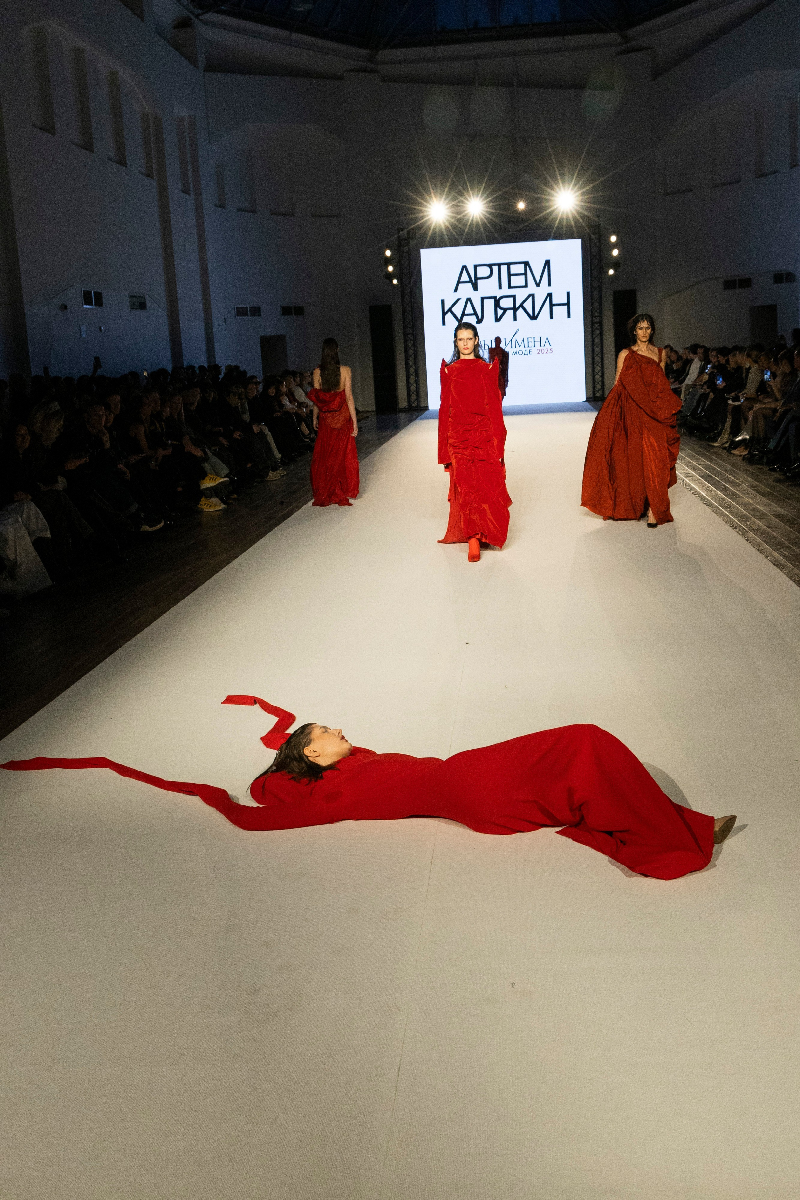 ДЛТ Собака.ru показ победителей конкурса «Новые имена в моде 2025». FOTOFAQ SKOOL г. Санкт-Петербург: очные, дистанционные и онлайн курсы фотографии