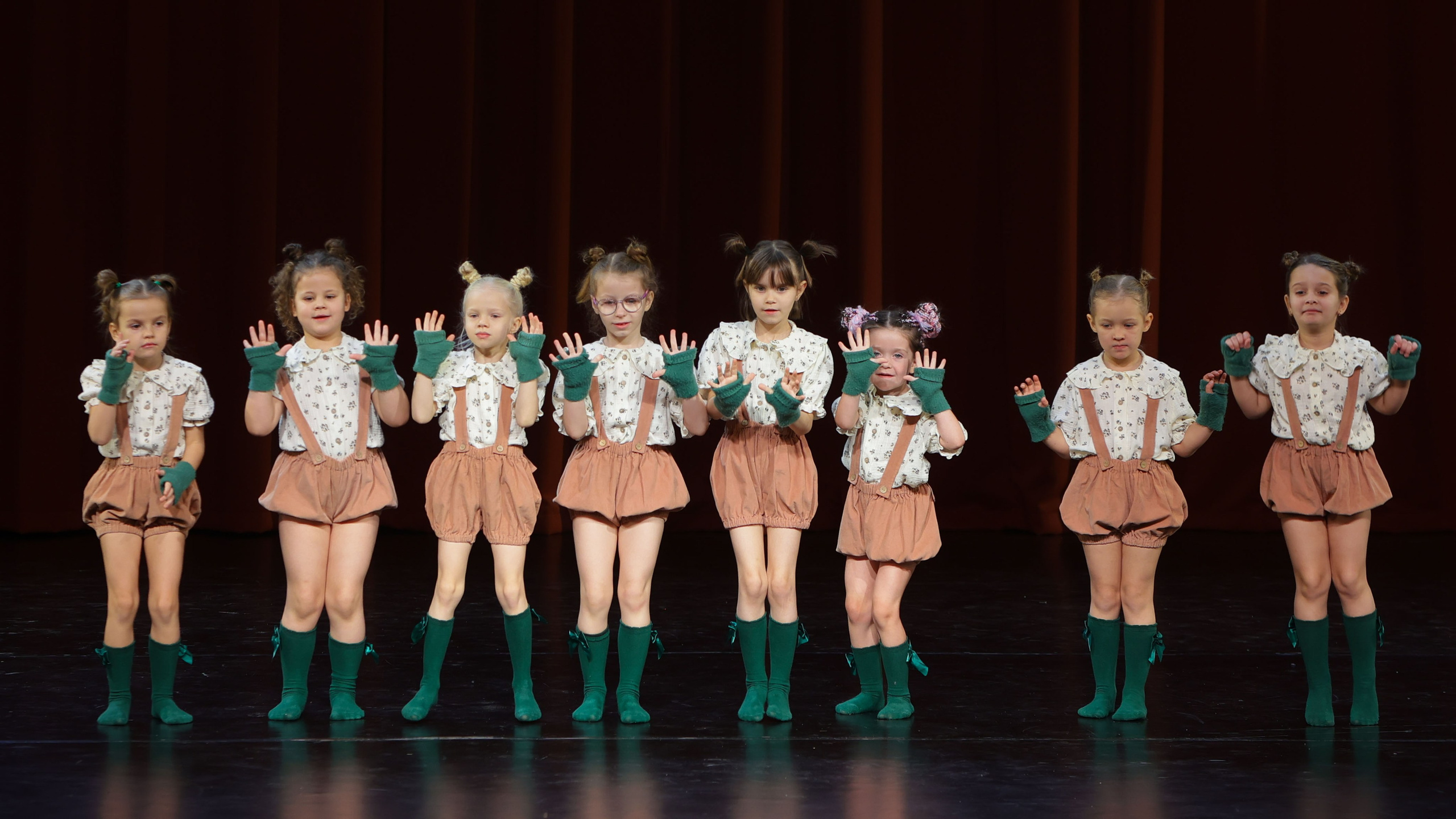 Фестиваль хореографического искусства «КУБОК ЛЕГЕНДЫ — 2025». Выпускные альбомы и школьный фотограф в Подольске, Троицке, Щербинке, Москве и Московской области