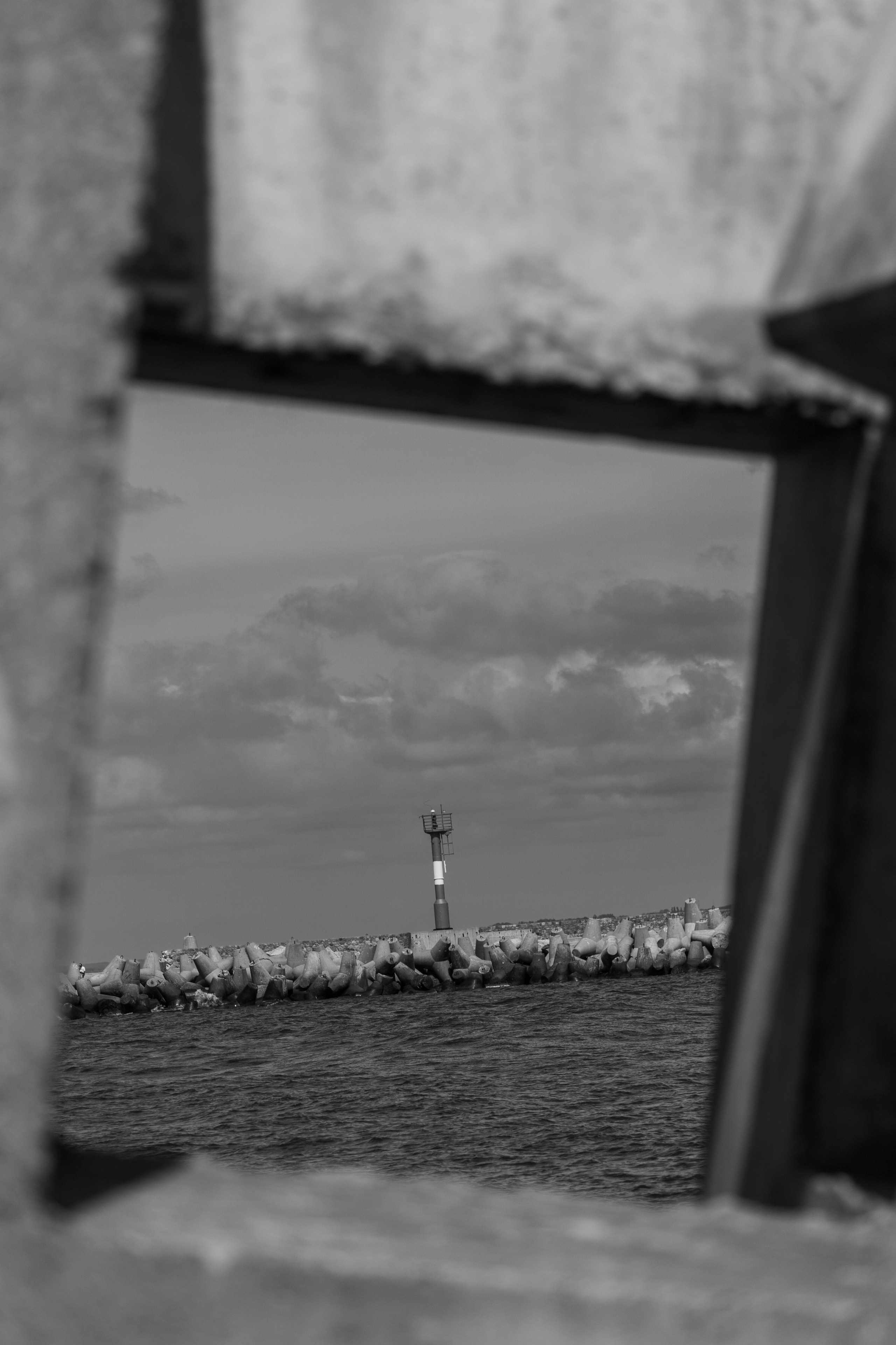 Маяк на берегу