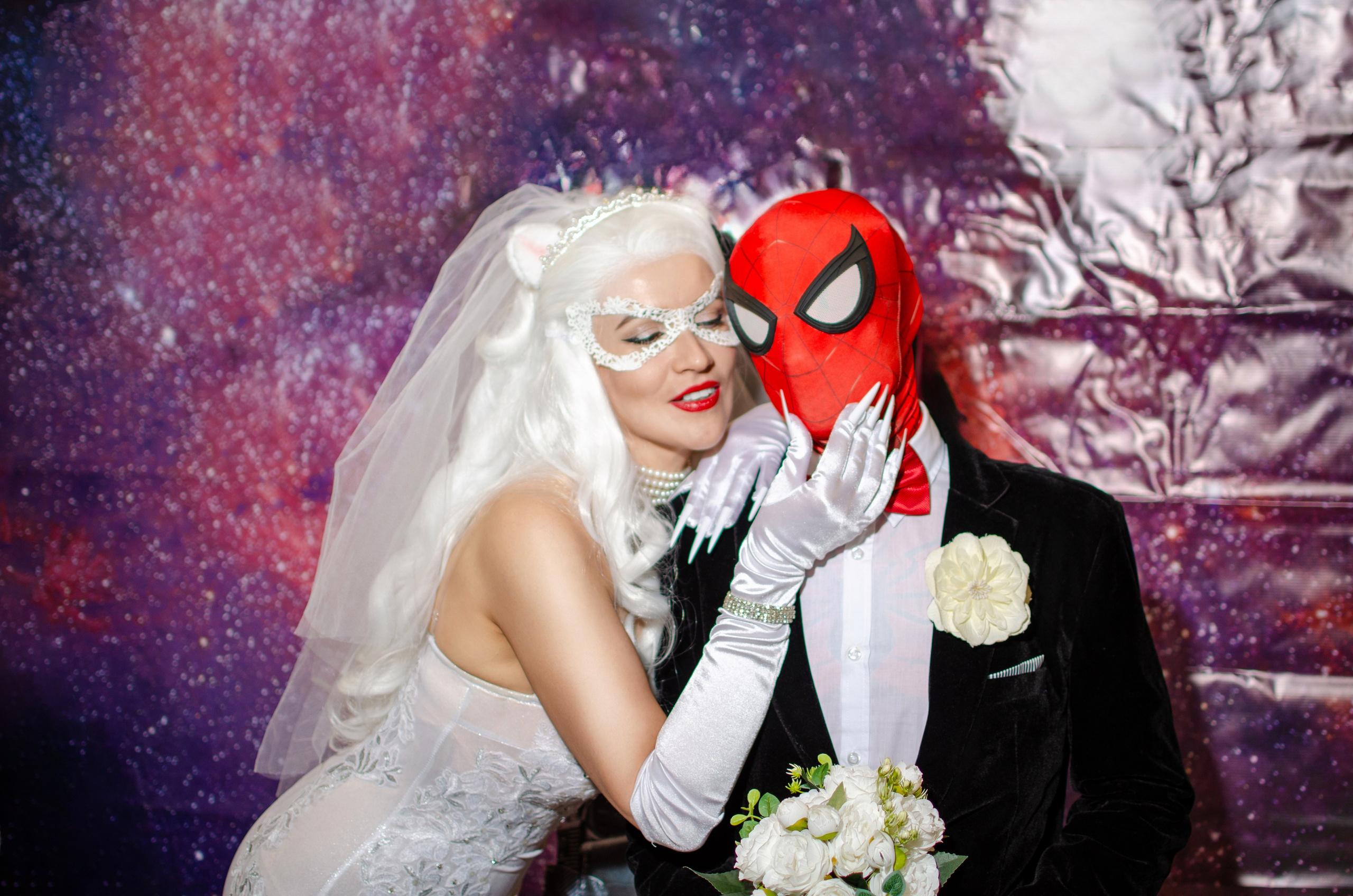 Фотосессия свадьбы Человека-паука и Чёрной кошки в Москве