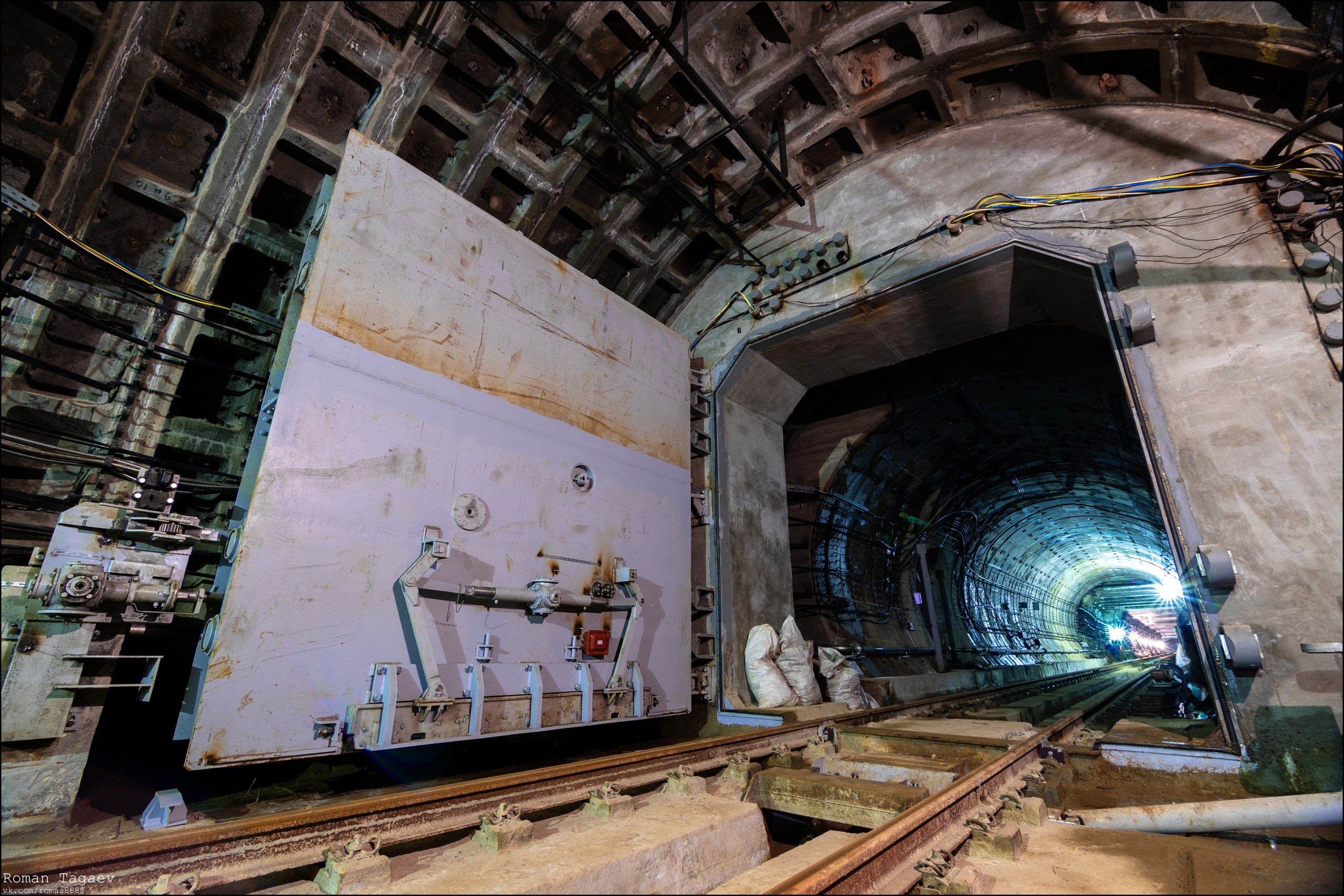 Город без неба: подземки в разных городах. Роман Свободный — интерьерная и архитектурная съёмка, Москва и МО