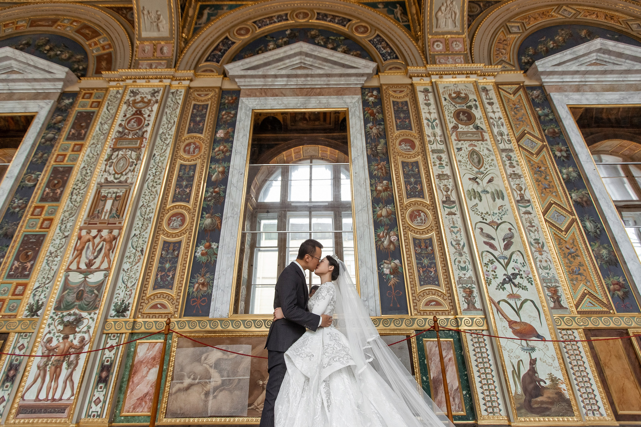 Свадебная фотосессия в Эрмитаже. Свадебный и семейный фотограф Алексей Аверин