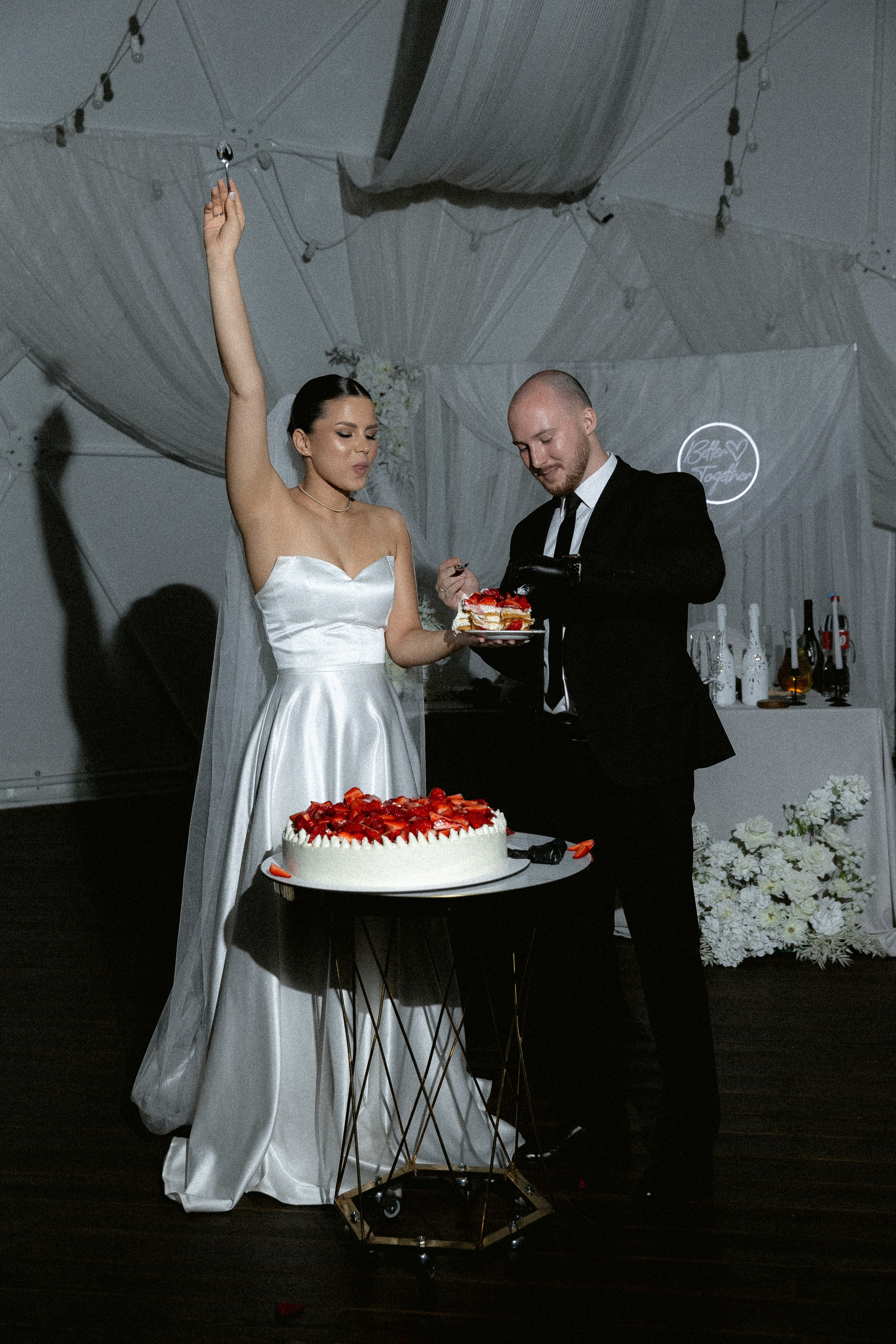 Я создаю профессиональные фотографии, которые сохраняют эмоции, детали и атмосферу вашего праздника. Свадебный фотограф во Владивостоке