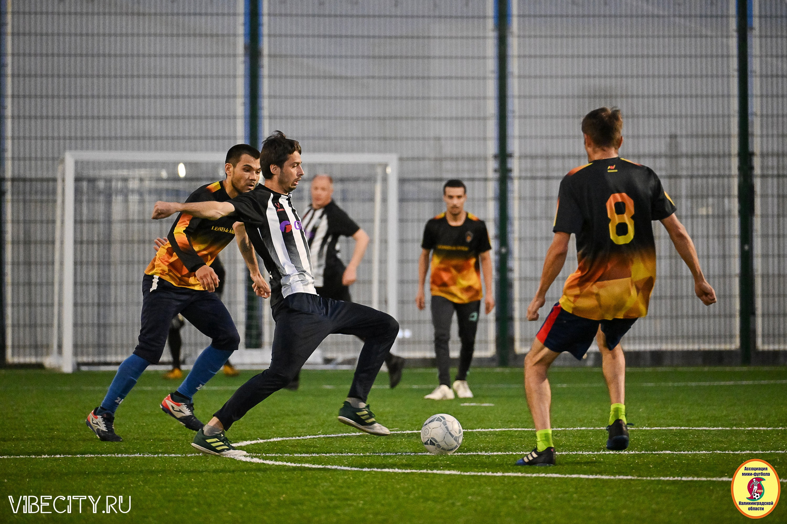 ИГРЫ МИНИ-ФУТБОЛЬНОЙ И КОРПОРАТИВНОЙ ЛИГИ. VIBECITY.RU Вайб Сити Ру Фоторепортажи Фотоотчеты Калининград