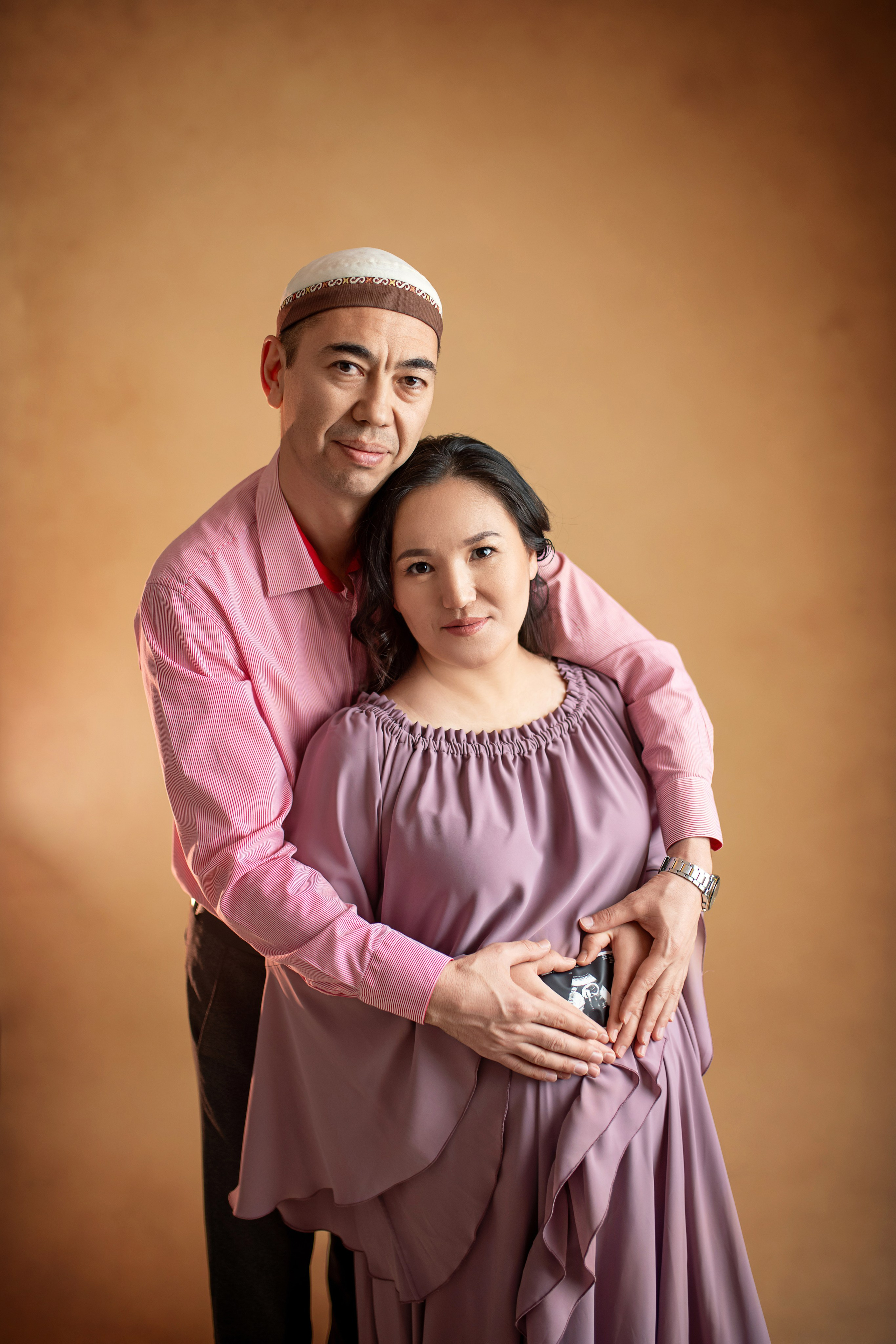 Фотосессия беременности в студии (Классика. Однотонные фоны) + Бохо стиль). Творческая команда Ульяшевы, свадебная и семейная фотография. Кахахста