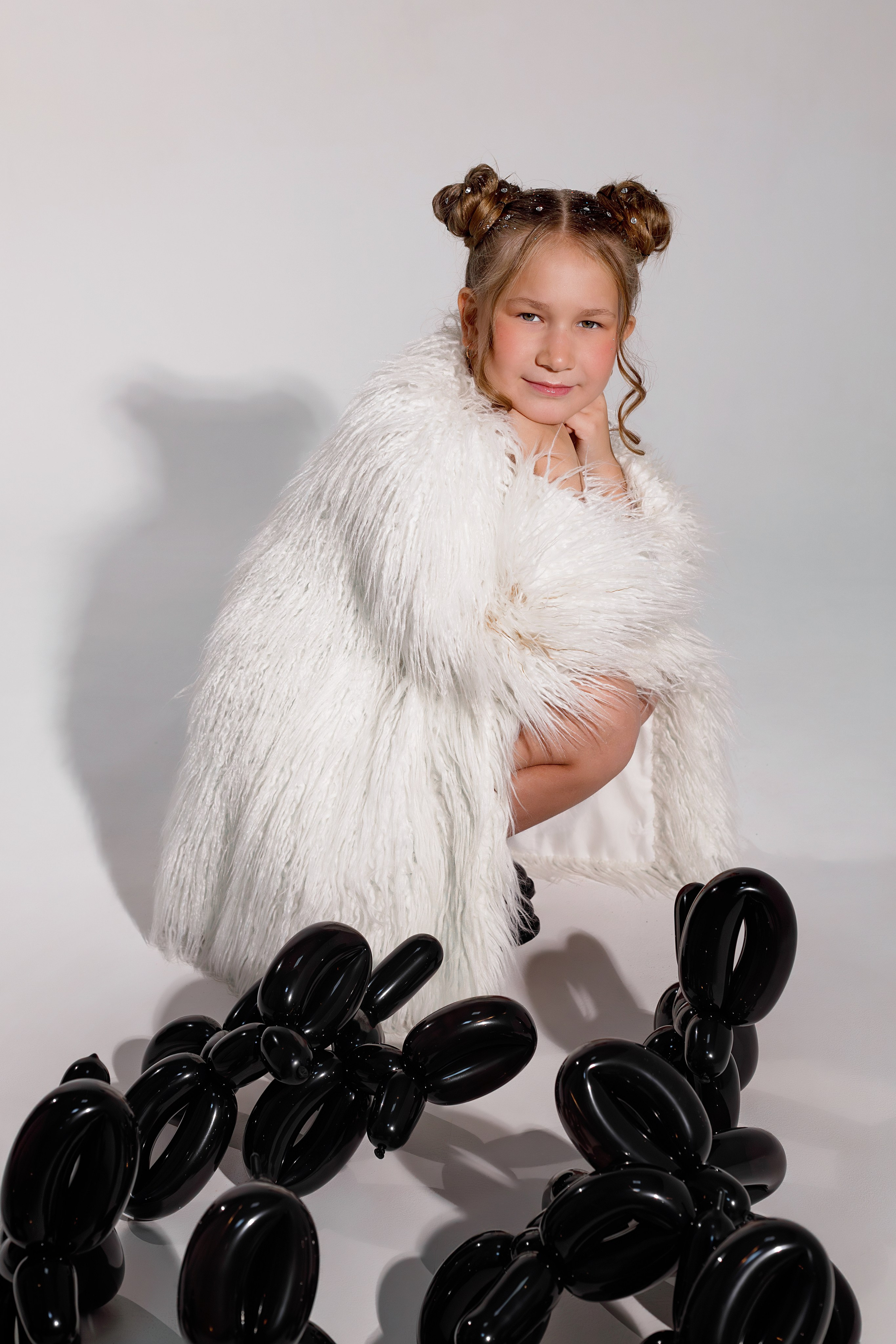 Креативная детская фотосессия на 9 лет в студии Сочи. Детский студийный фотограф Сочи