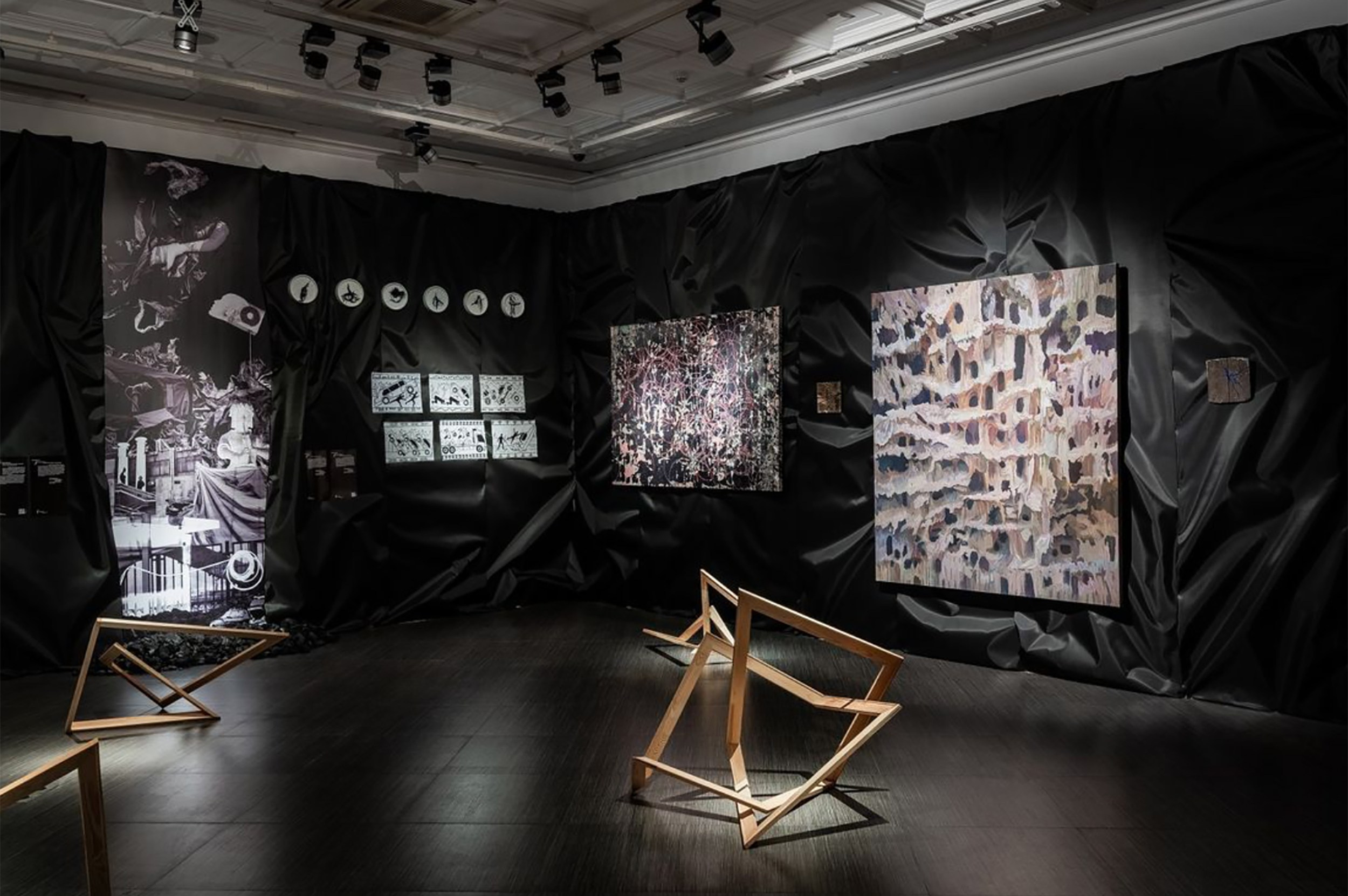 Подборка выставок современных авторов — коллективные проекты и экспозиционные дебюты. Москва 2026. Интерьерный фотограф в Москве