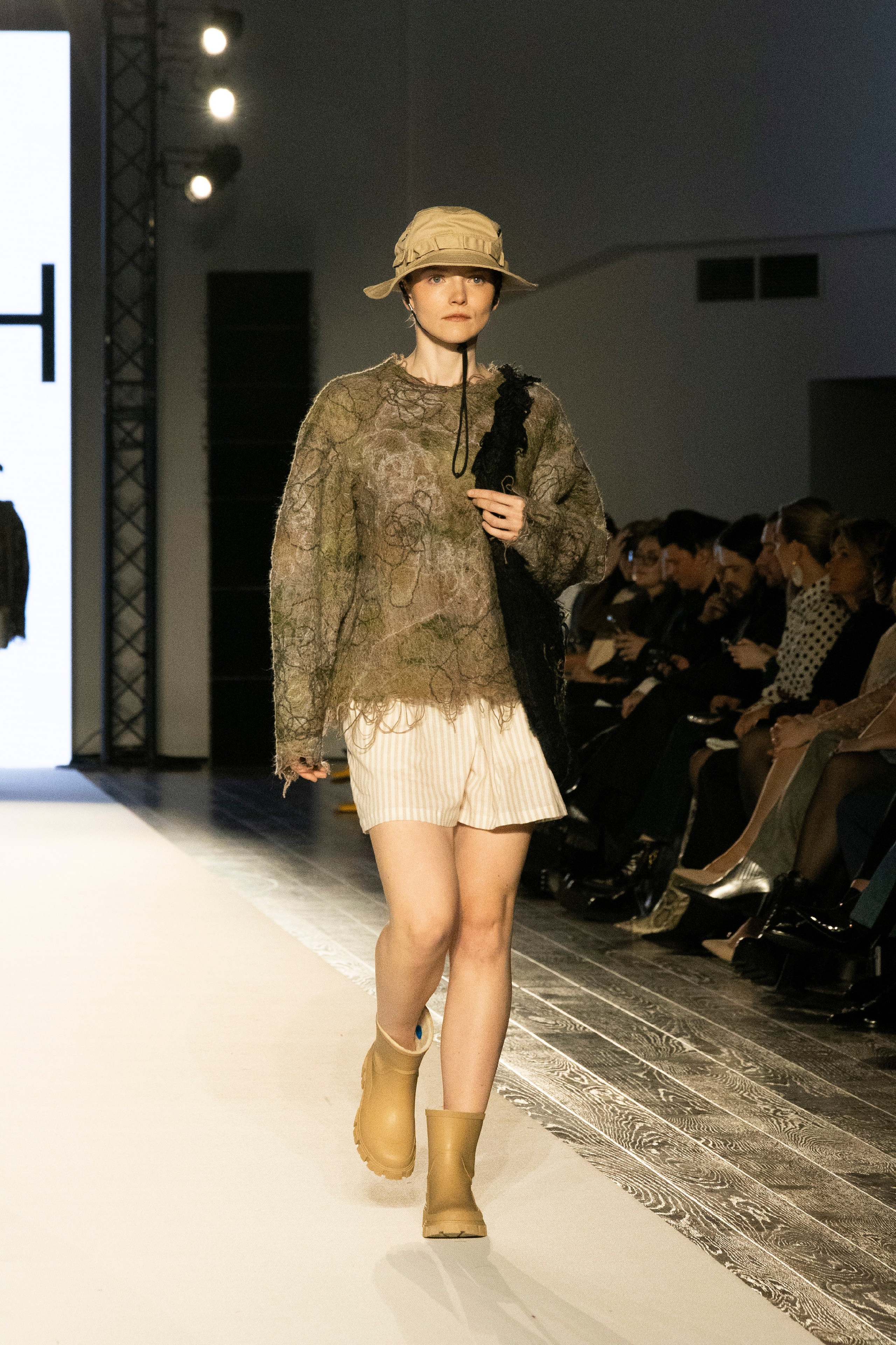 ДЛТ Собака.ru показ победителей конкурса «Новые имена в моде 2025». FOTOFAQ SKOOL г. Санкт-Петербург: очные, дистанционные и онлайн курсы фотографии