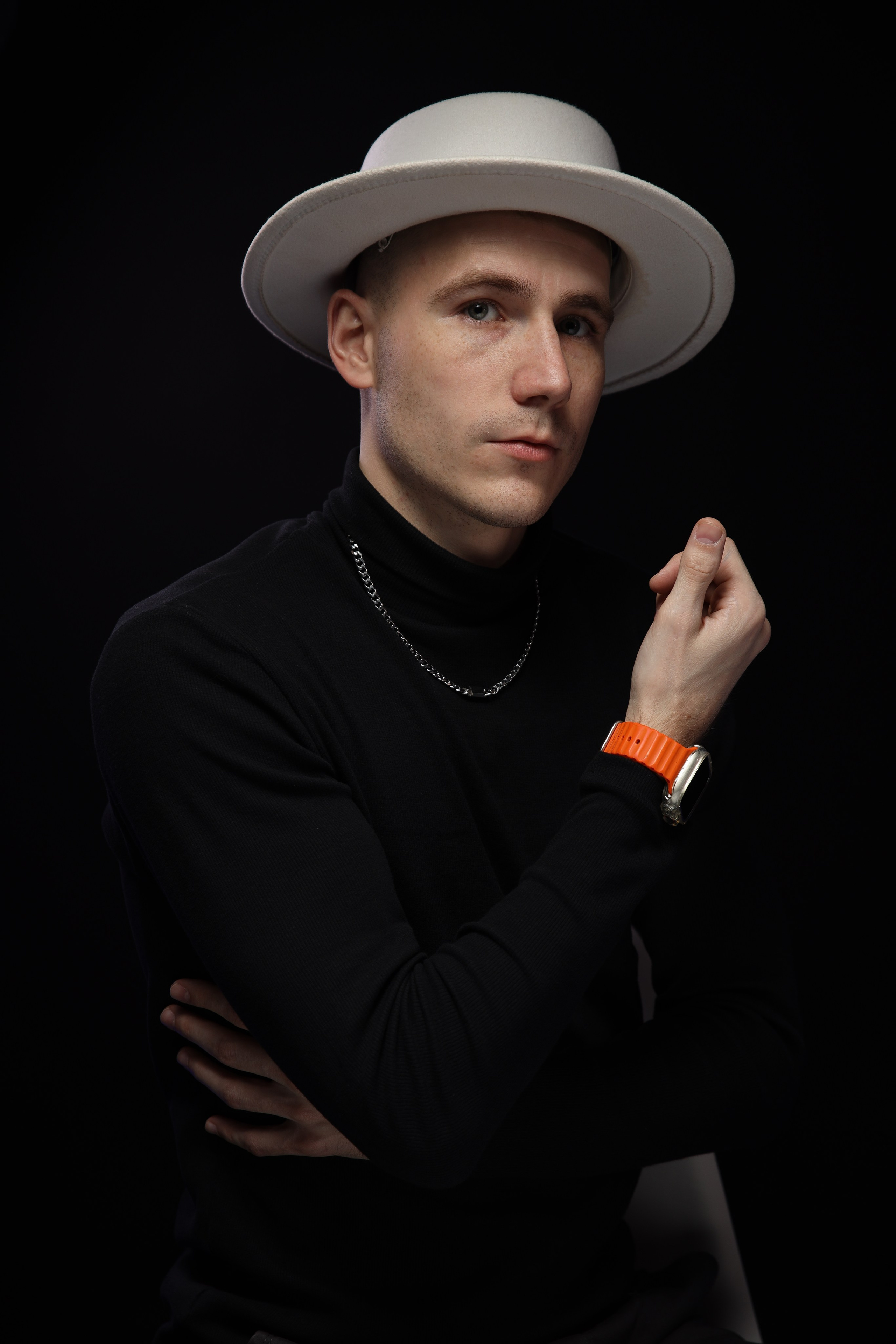 The White hat Alex. Профессиональный фотограф в Воронеже Владислав Крылов