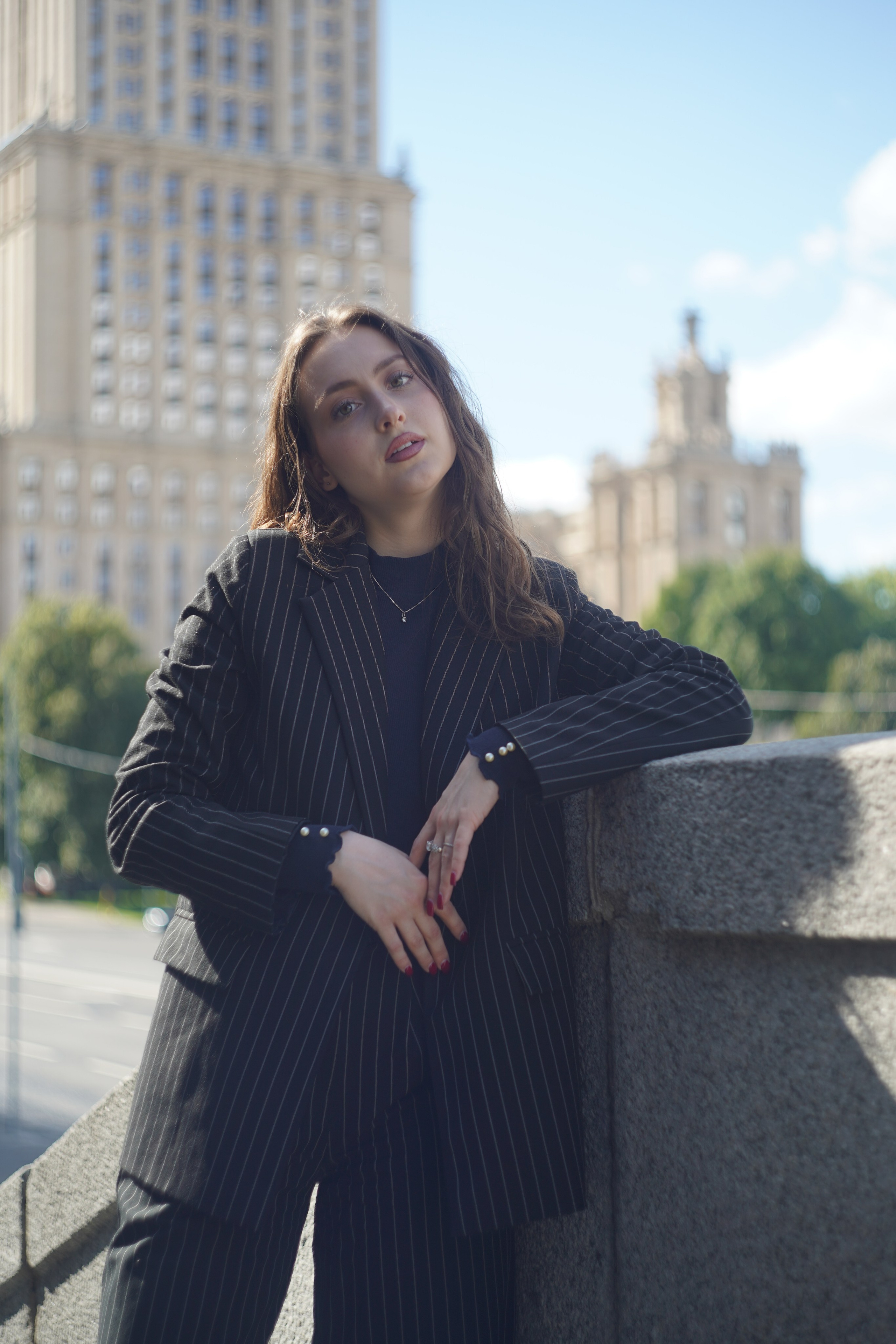 Ретро фотосессия на фоне сталинских высоток