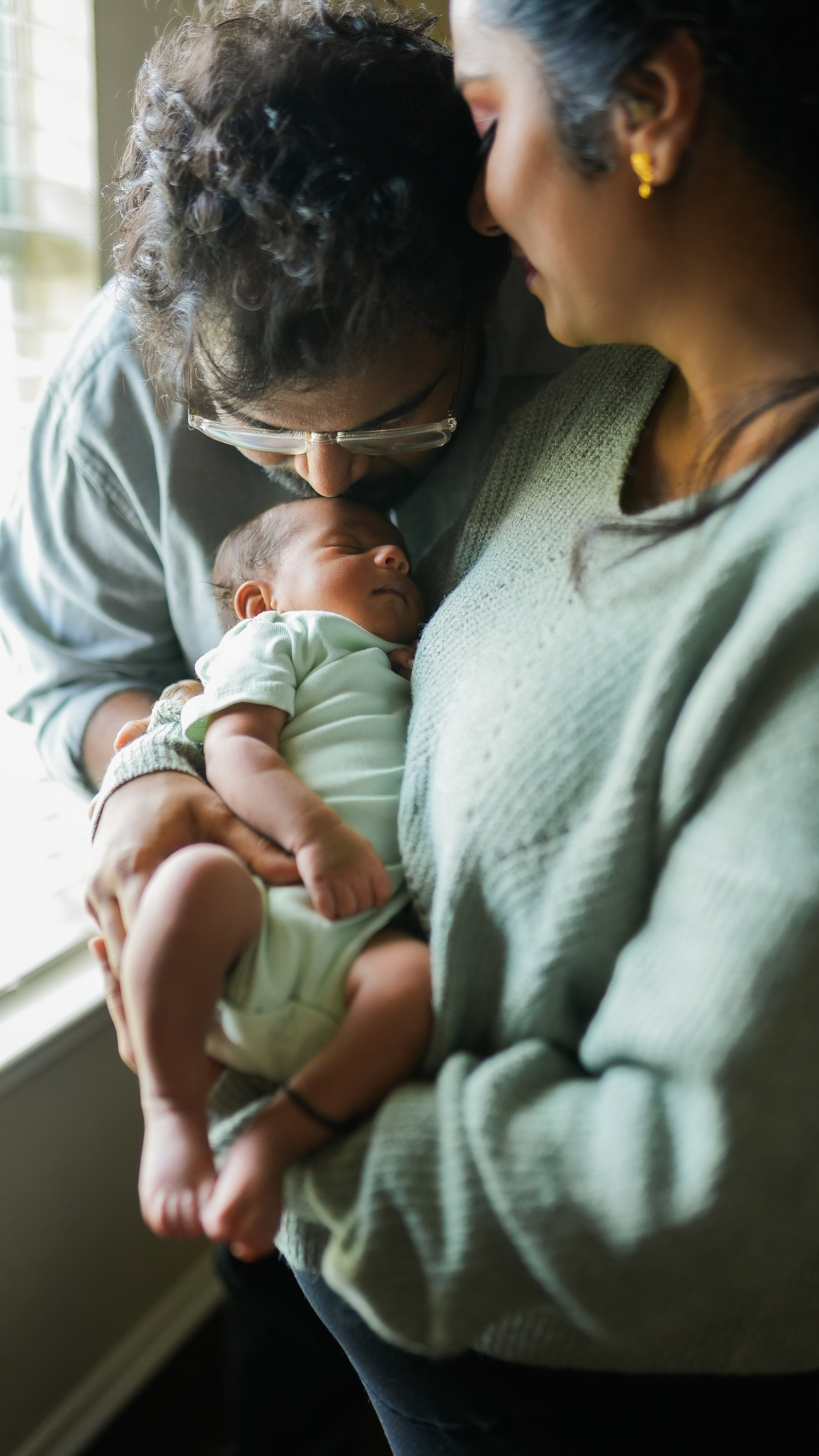 Heartfelt family memories — cozy newborn session