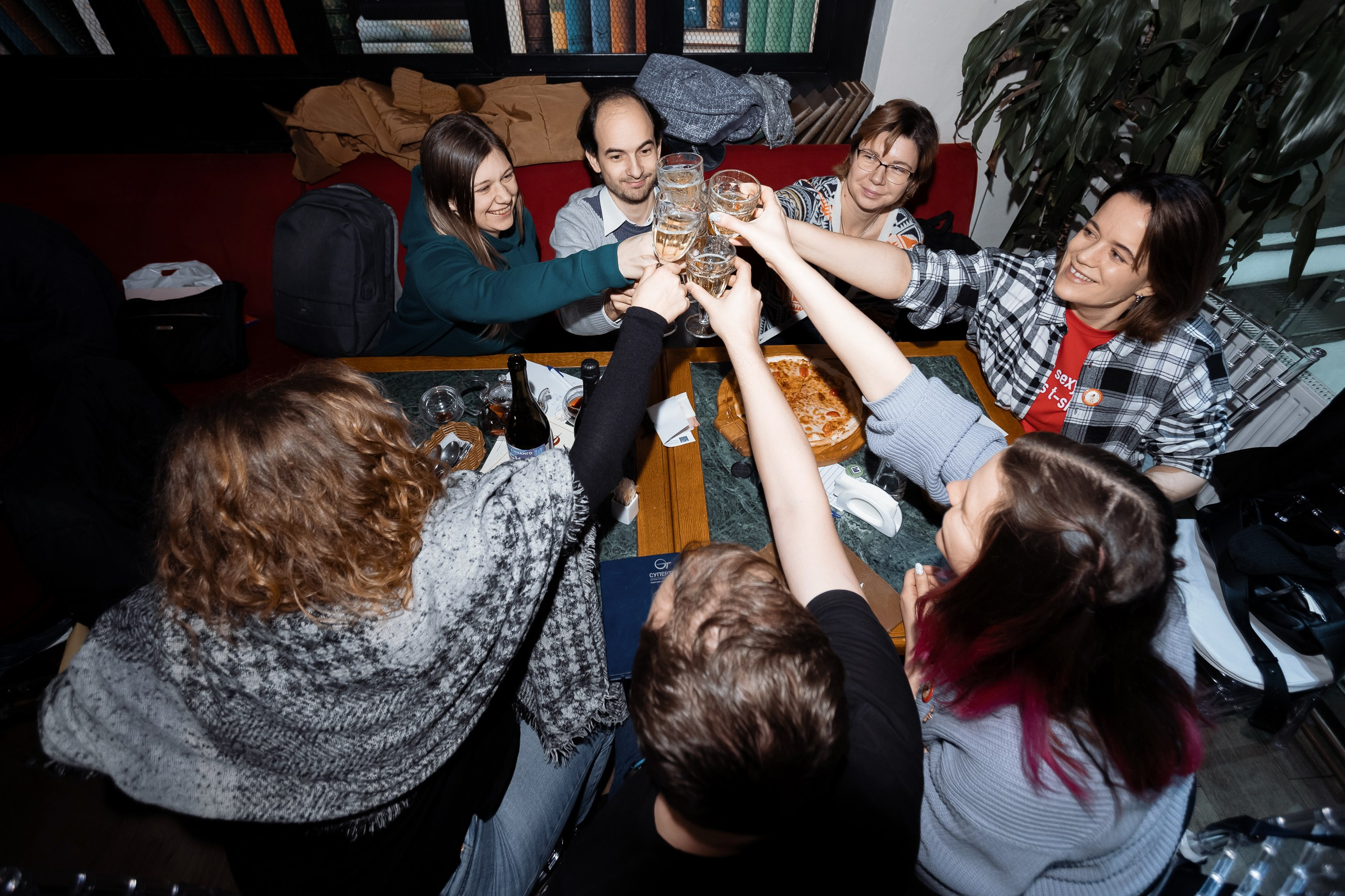 Фото с репортажной съемки квиза ЛИГА ИНДИГО. Фотограф в Санкт-Петербурге — Сергей Петров