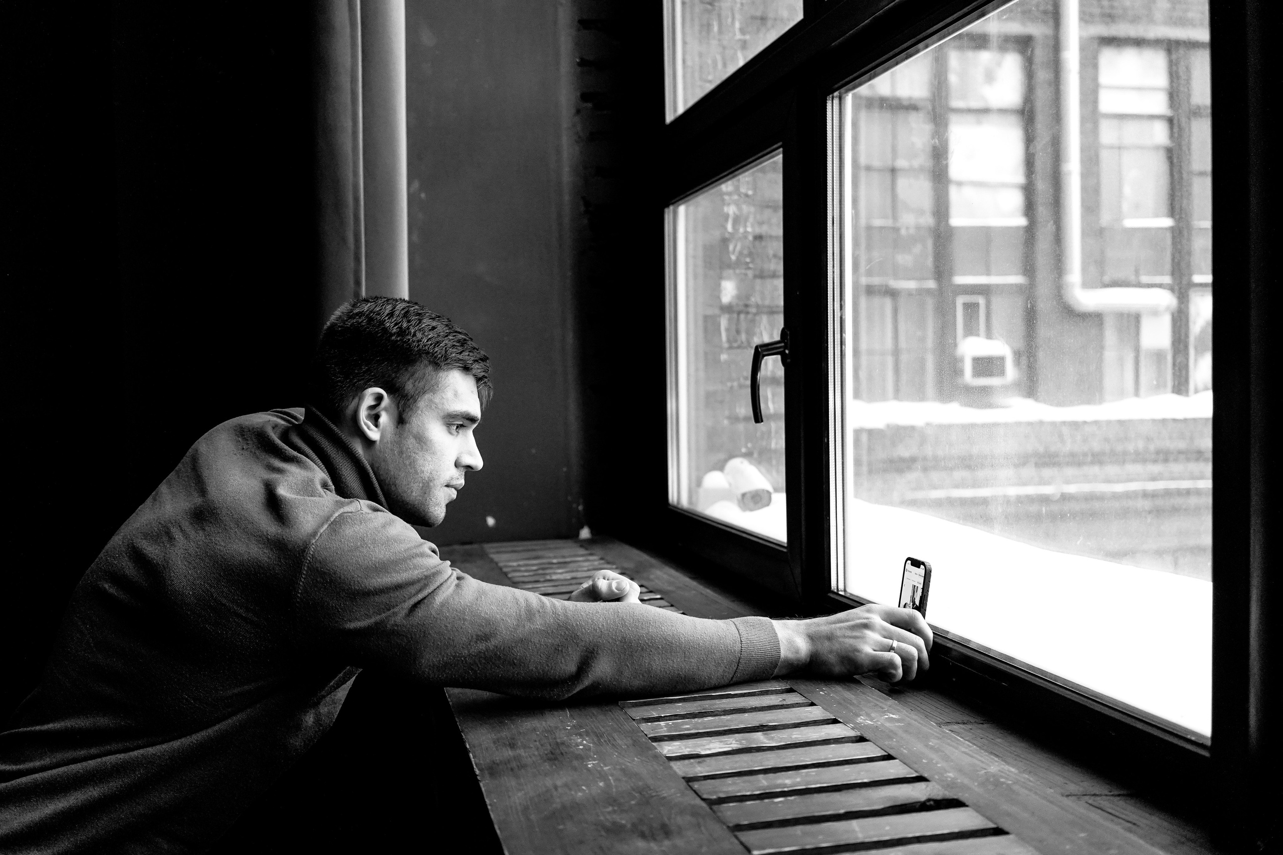 В верхней одежде. Портретный и репортажный фотограф. Эмоциональные и откровенные портрет