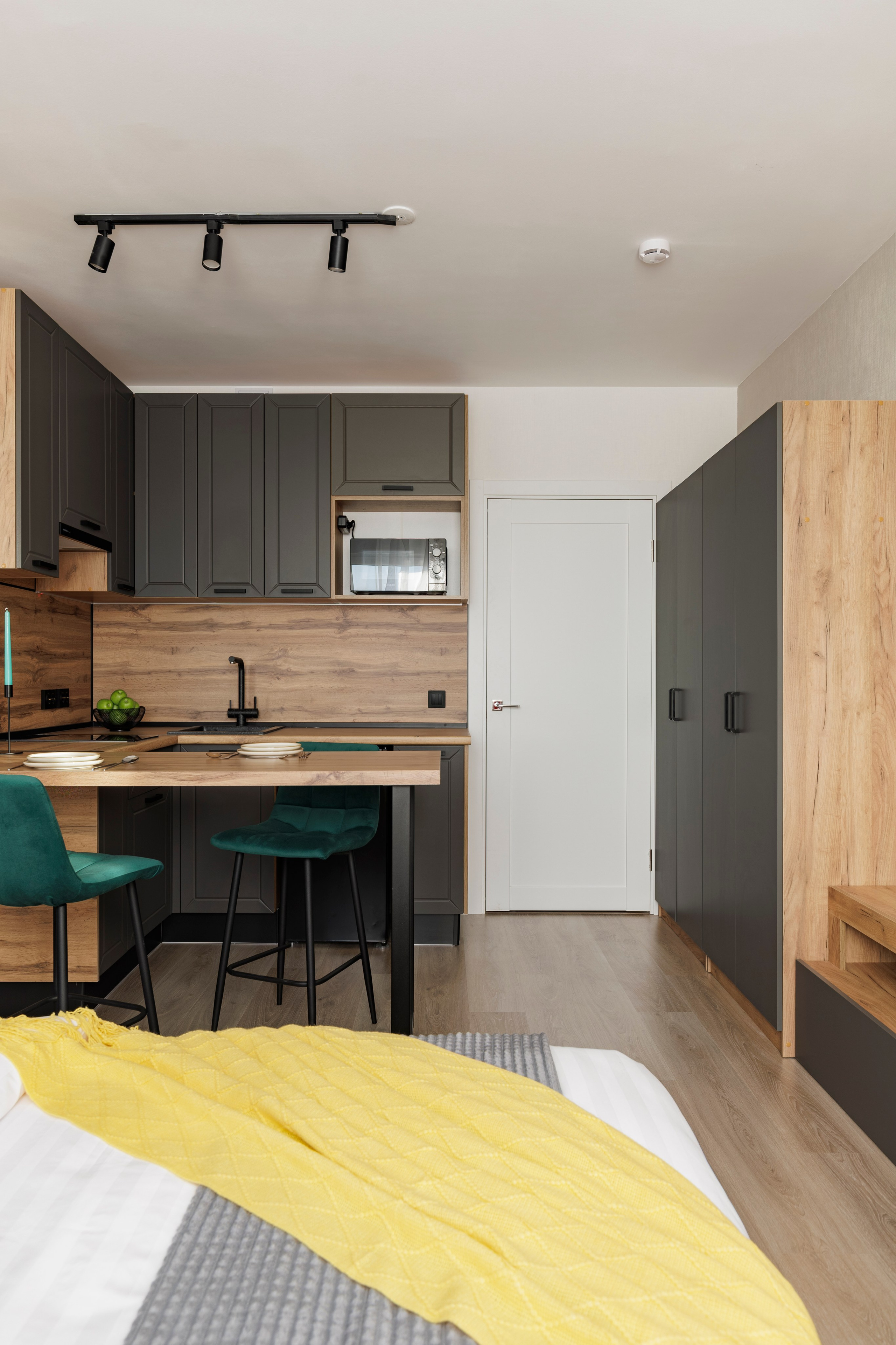 Фотограф интерьера, мебели и портрета в Санкт-Петербурге