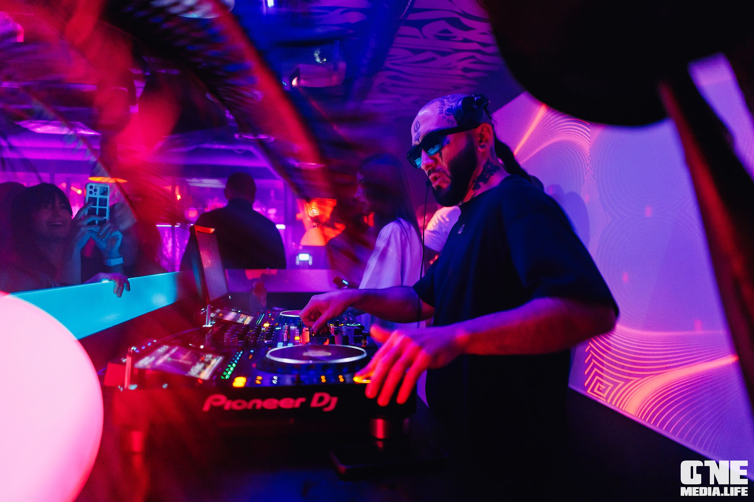 Репортаж с субботней тусовки в Nisha. One Media Life: фоторепортажи, фотоотчеты с мероприятий и заведений