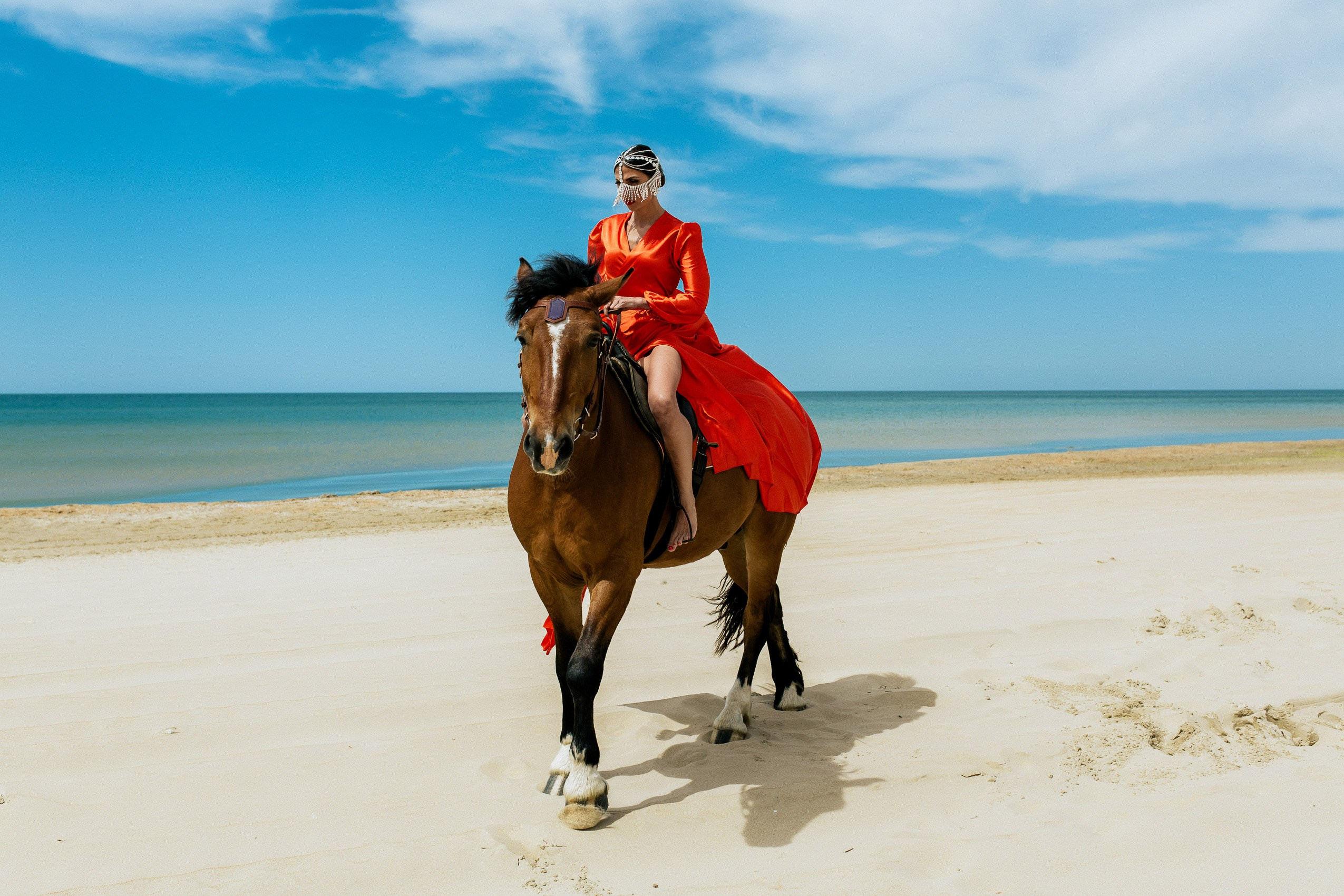 Фотосессия на лошадях на пляже Джемете в Анапе