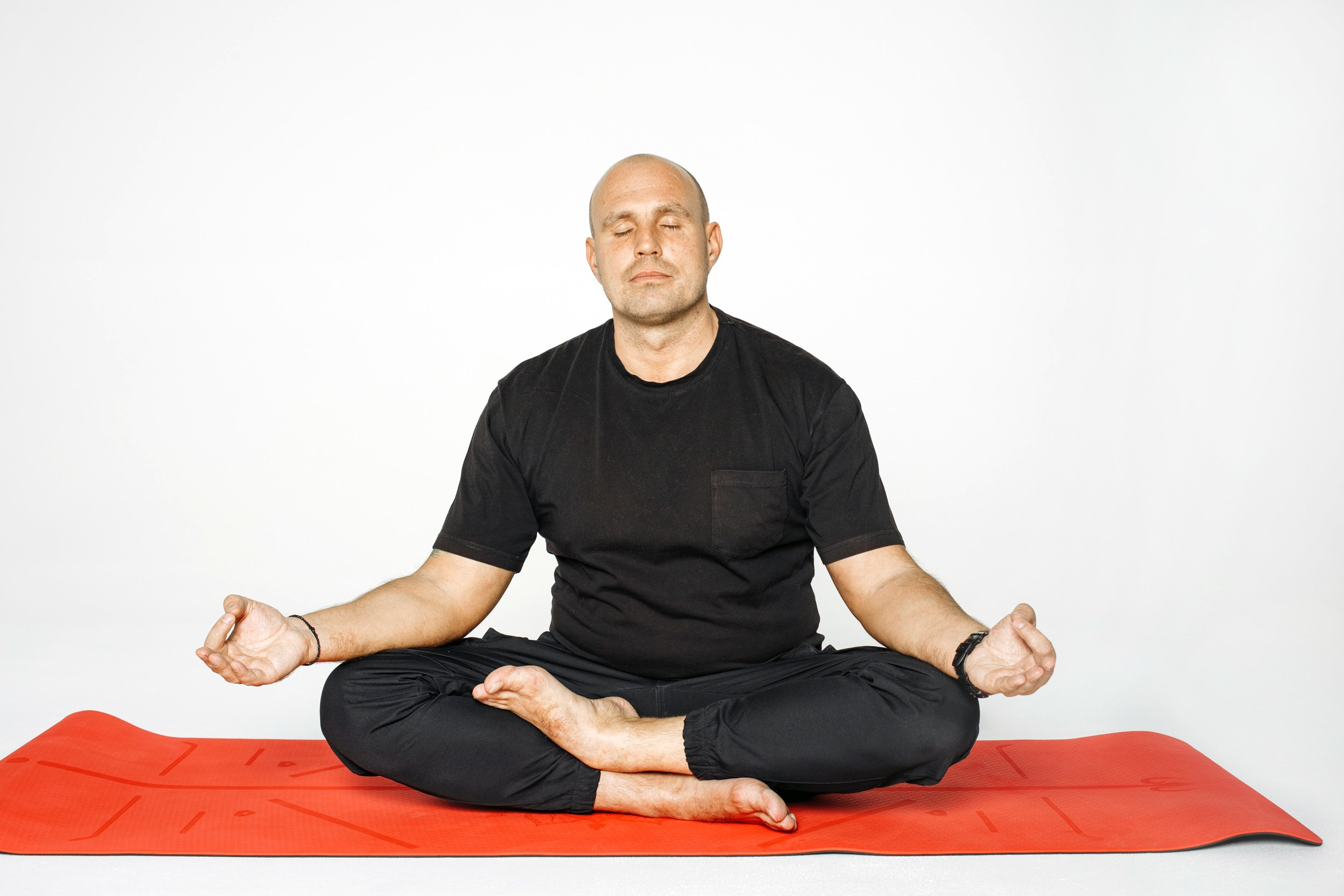 Фотосессия Леонида, психолога и телесного терапевта. Юлия Лисняк, контент-фотограф в Санкт-Петербурге