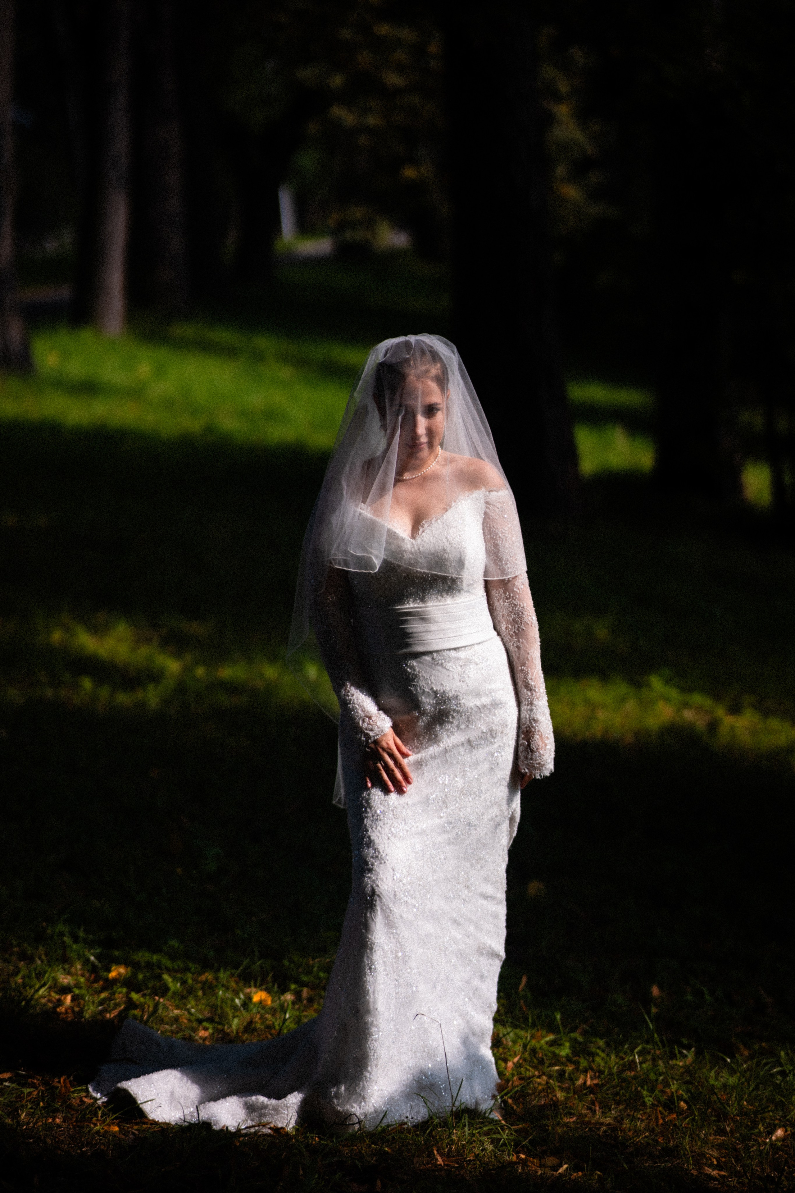 Загадочный портрет невесты на берегу Крестовского острова в Санкт-Петербурге