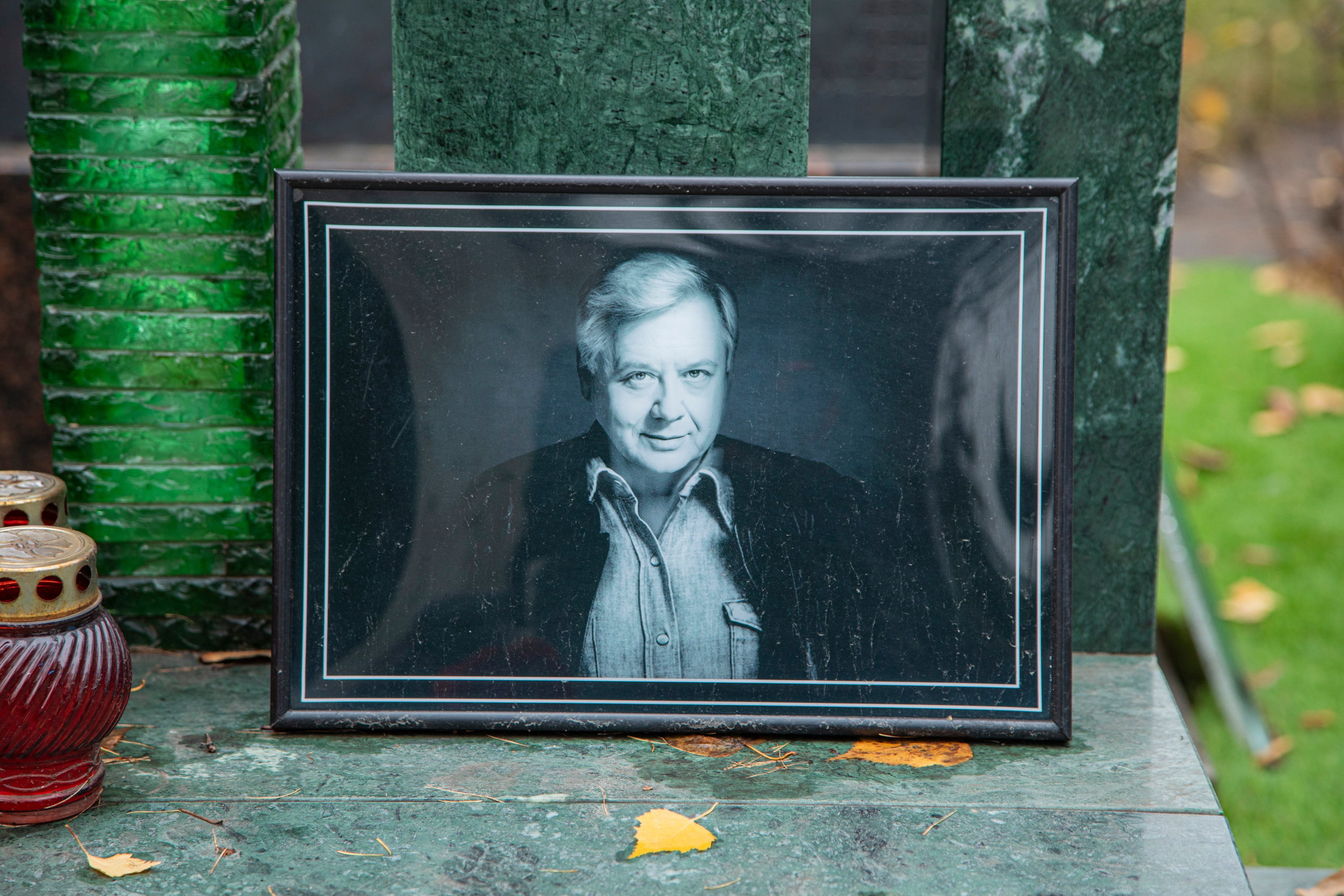 Осенняя прогулка по Новодевичьему кладбищу. Фотограф Сергей Ловкий