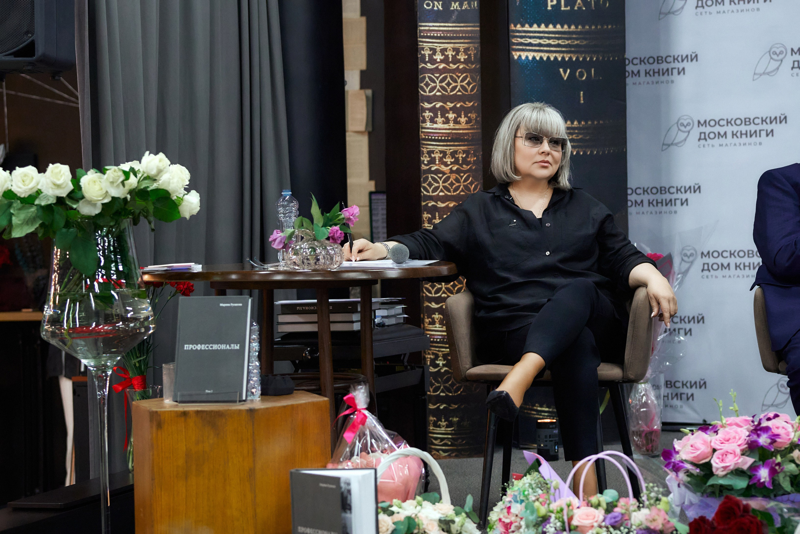 Презентация книги «Профессионалы» в Московском доме книги на Арбате. Александр Падежов — фотограф в Москве | Репортаж, бизнес, студия, свадьбы, семья