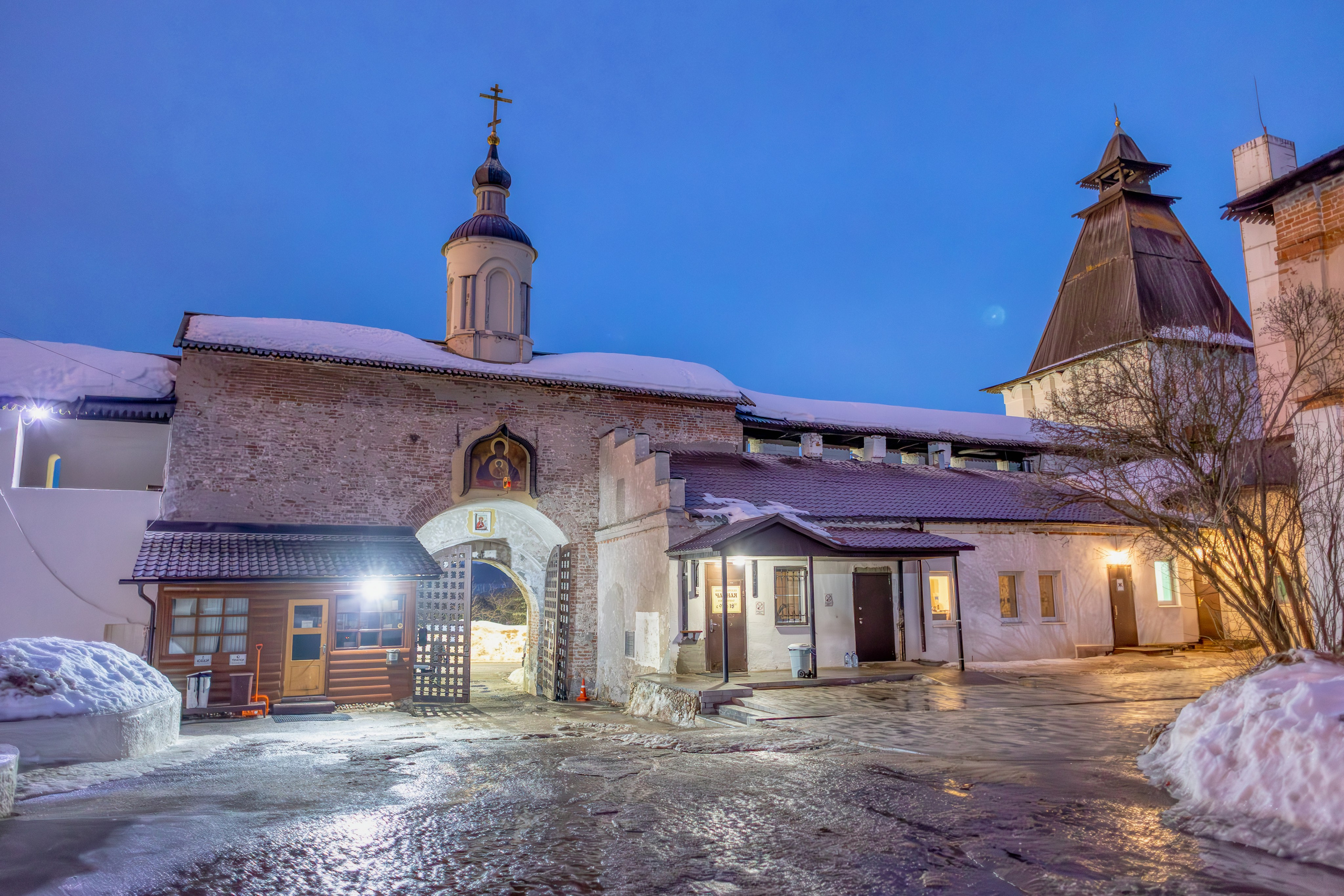 Свято-Пафнутьеву Боровскому монастырю. 1000 куполов России, фотопроект Вадима Квятковского и Надежды Ельцовой