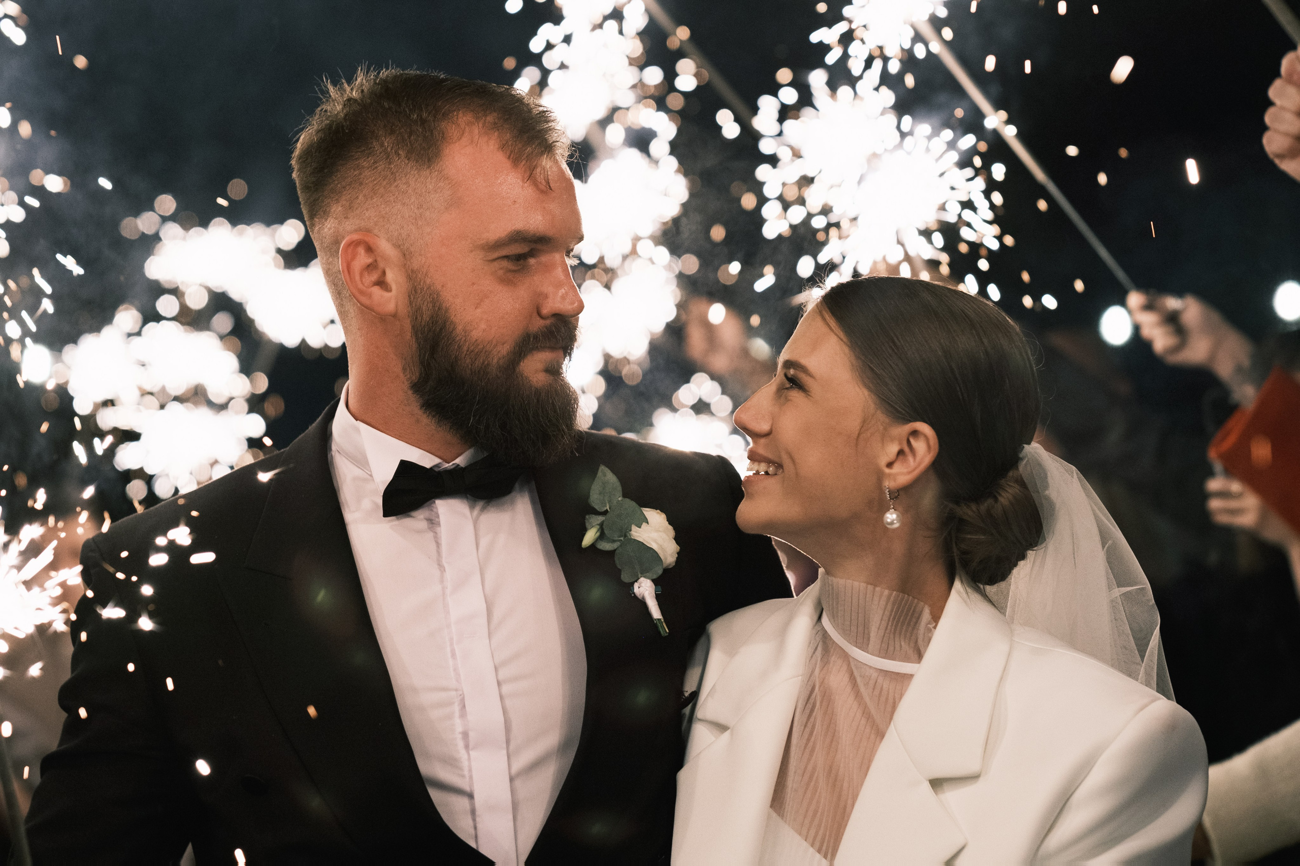 Олег и Лиза под бенгальскими огнями. Professional photoartist in St. Petersburg (wedding, reportage, portrait, model book, love story) Alexander Shvedov