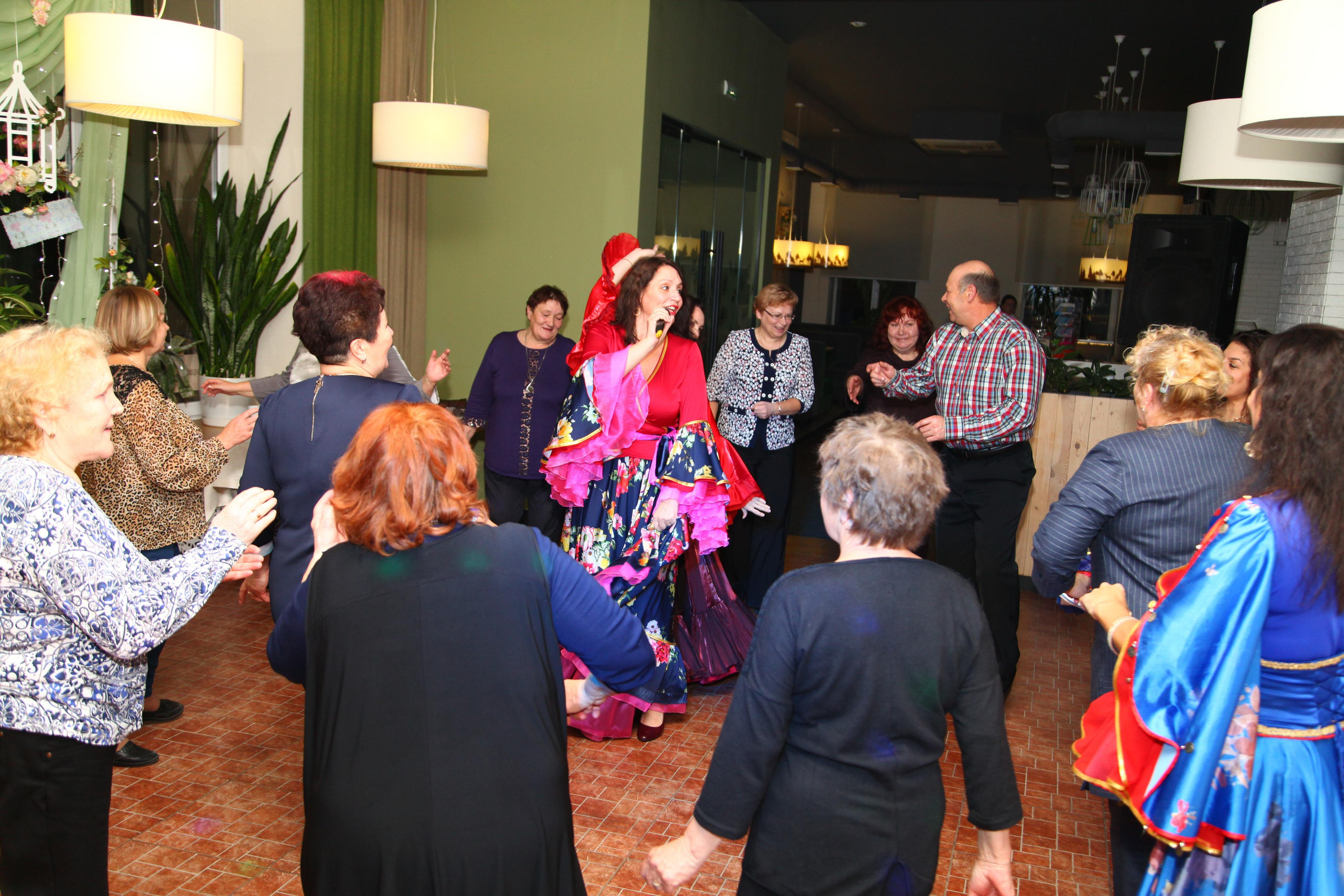 Ведущая на свадьбу Мария Снегур. Ведущий, Тамада, DJ, фото в Перми. Хорошее настроение