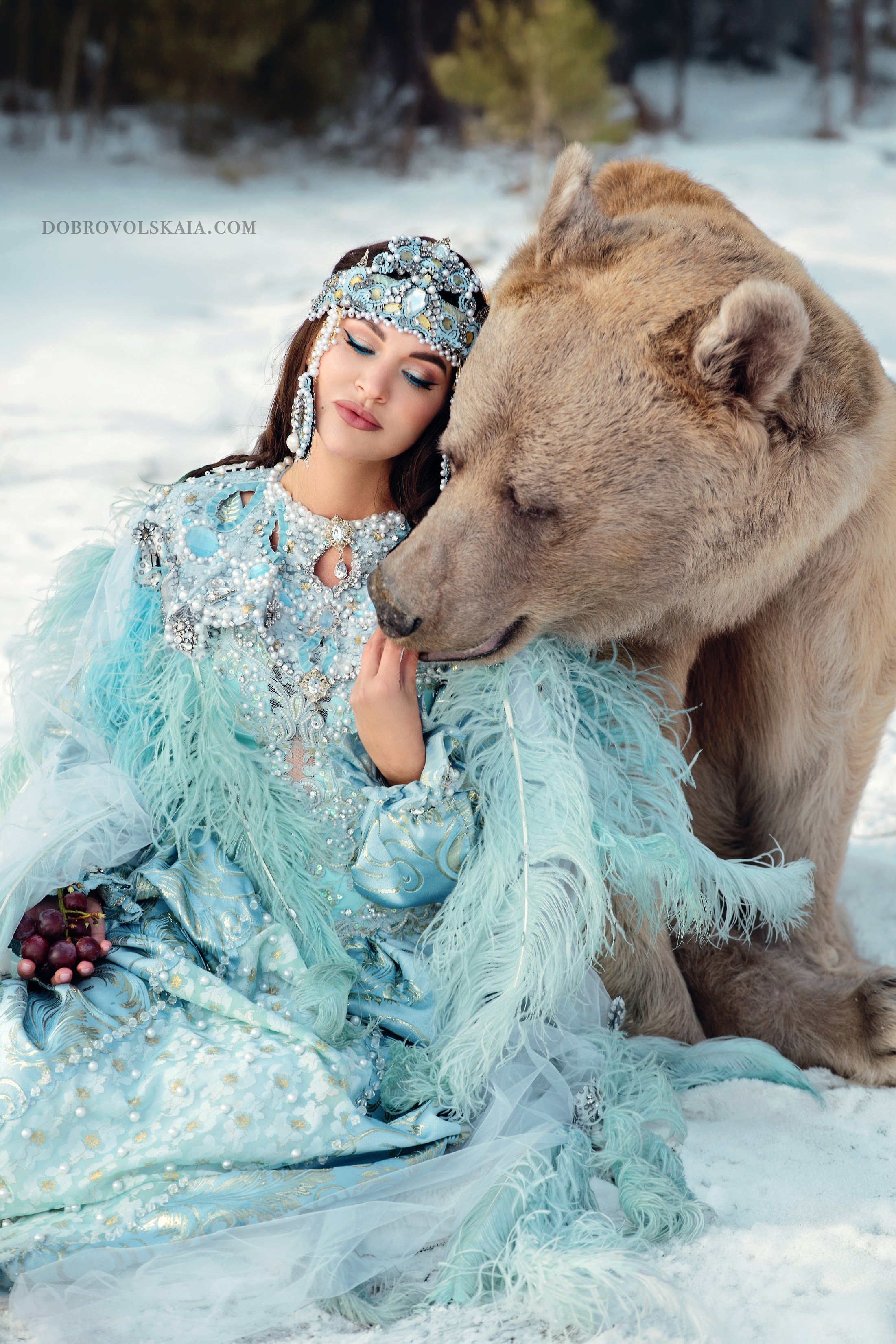 Птица Сирин. Русские народные костюмы в Москве