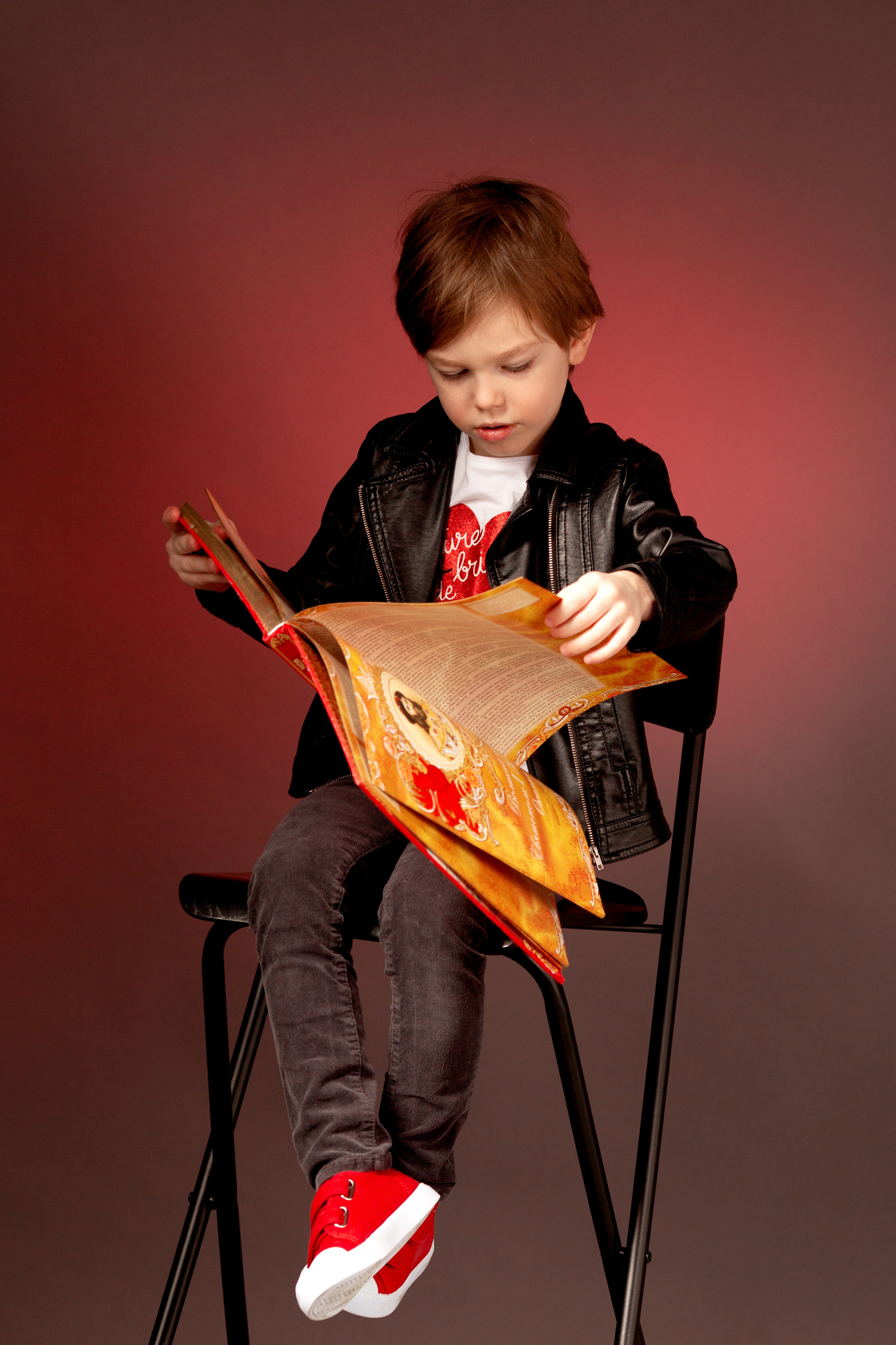 Фил и красный цвет. Актерское и модельное портфолио. Фотограф в Москве Екатерина Коломеец