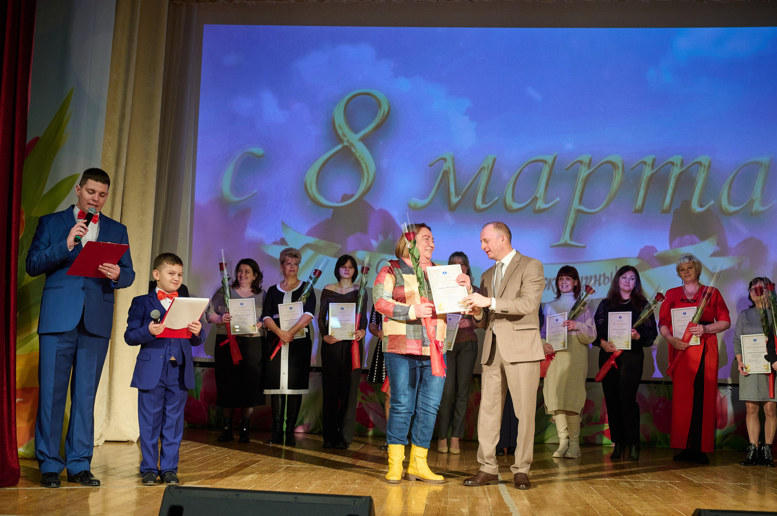 8 марта ДК Кабардинка. Жизнь курорта Кабардинка в фотографиях