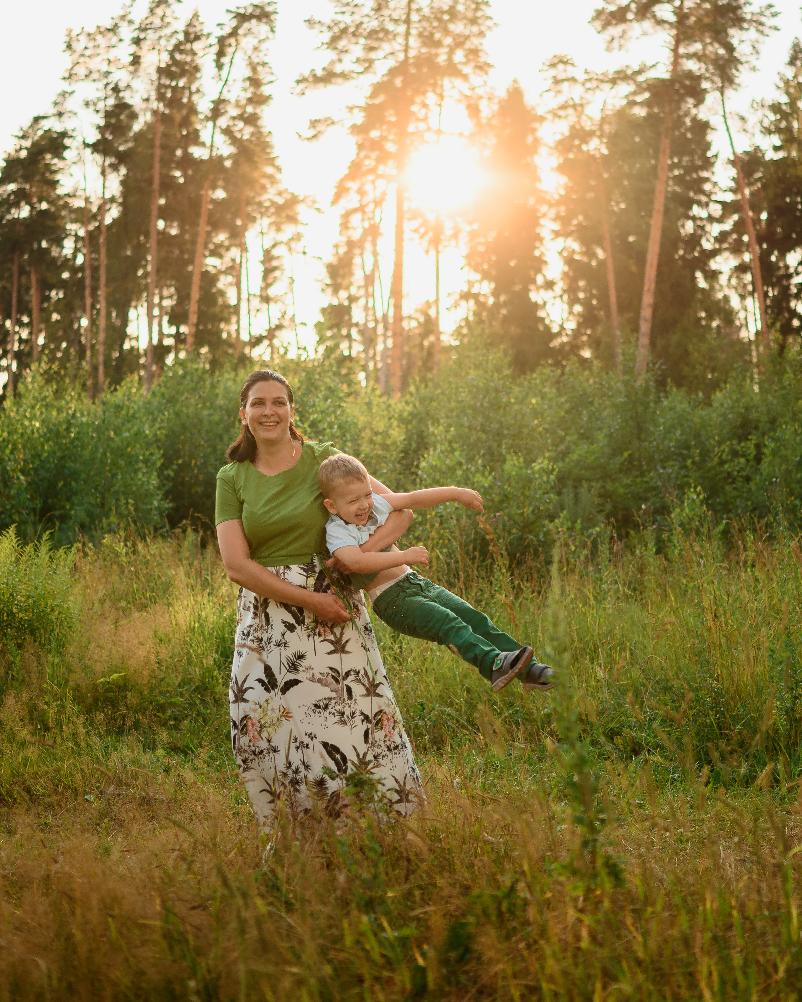 Семейная фотосессия в поле. Фотограф в Белграде Чугреева Елена