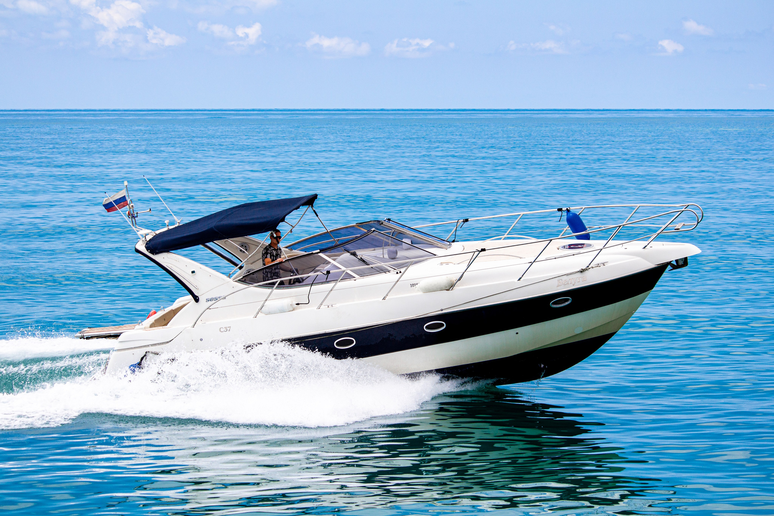 Катер Белуга Аренда Яхты в Сочи Яхтанаморе YACHTNAMORE YACHTANAMORE