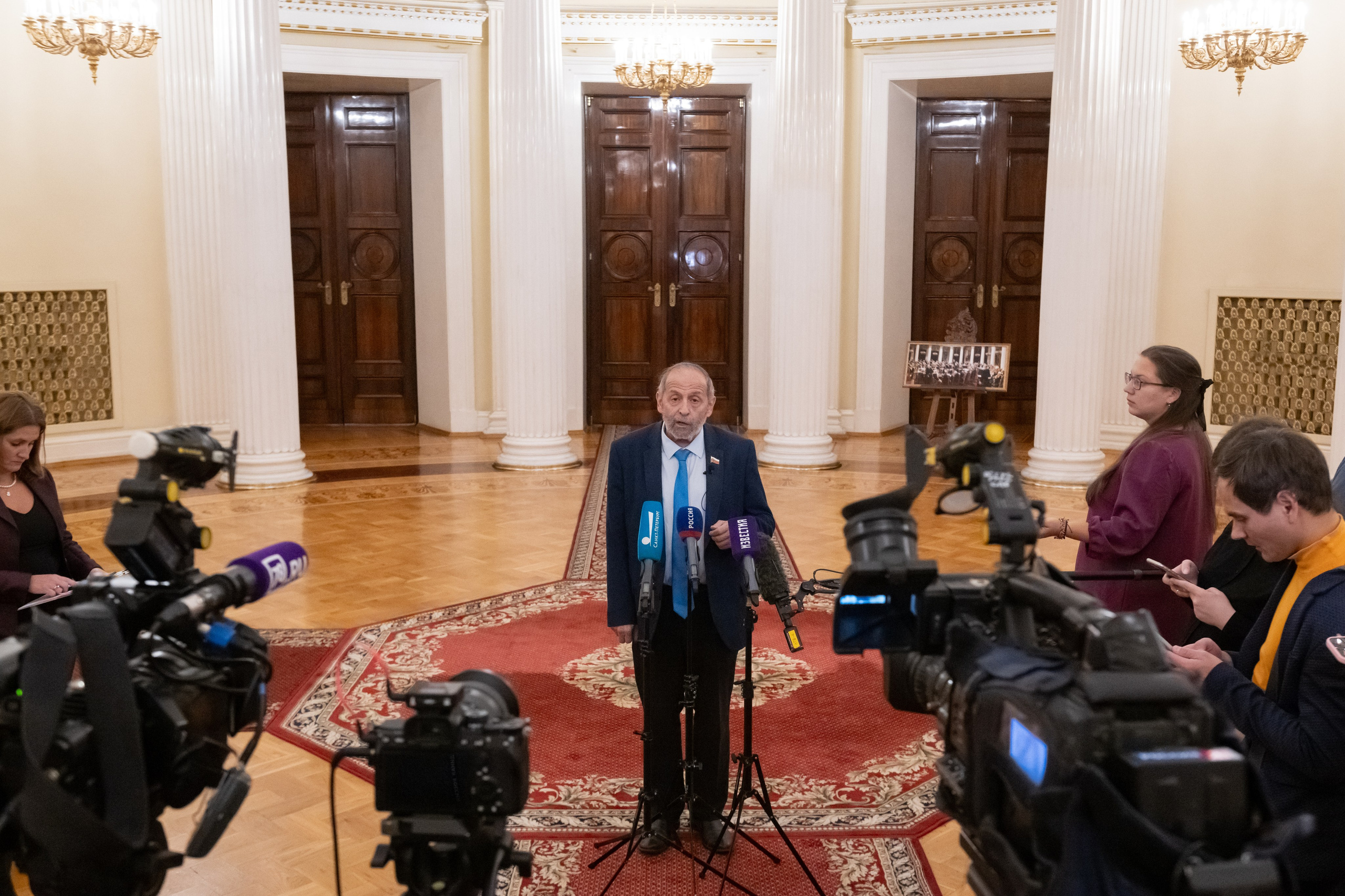 Boris Vishnevsky addresses journalists, answering their questions.