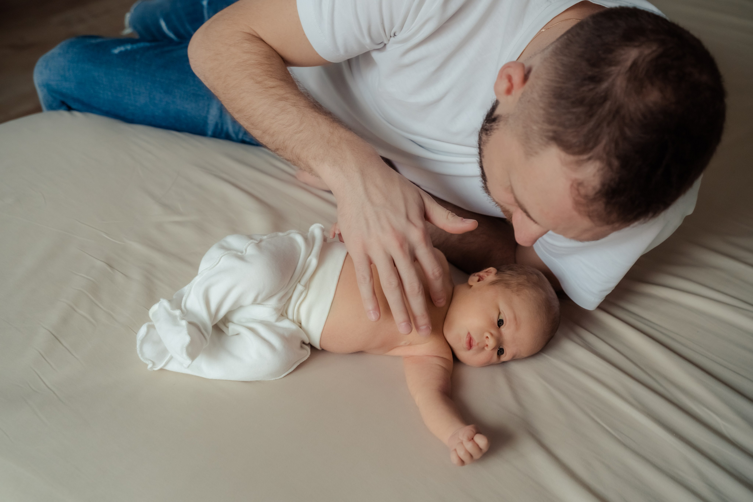 Фотосъемка новорожденного в минималистичном стиле