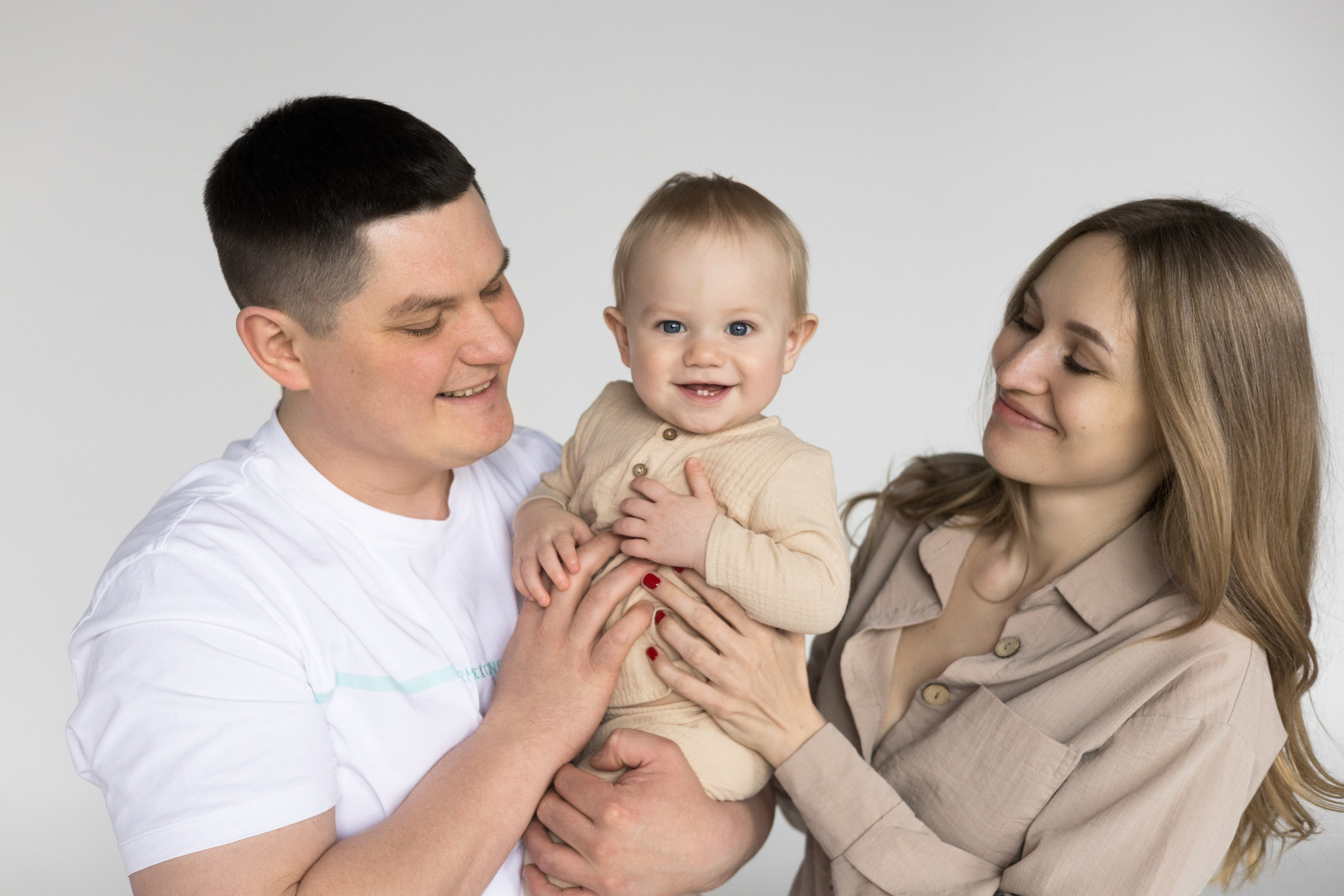 Фотосессия 1 года — студия, семья, годик в Красноярске | Vetaphoto. Фотограф беременности и новорожденных в Красноярске Вета Ланская