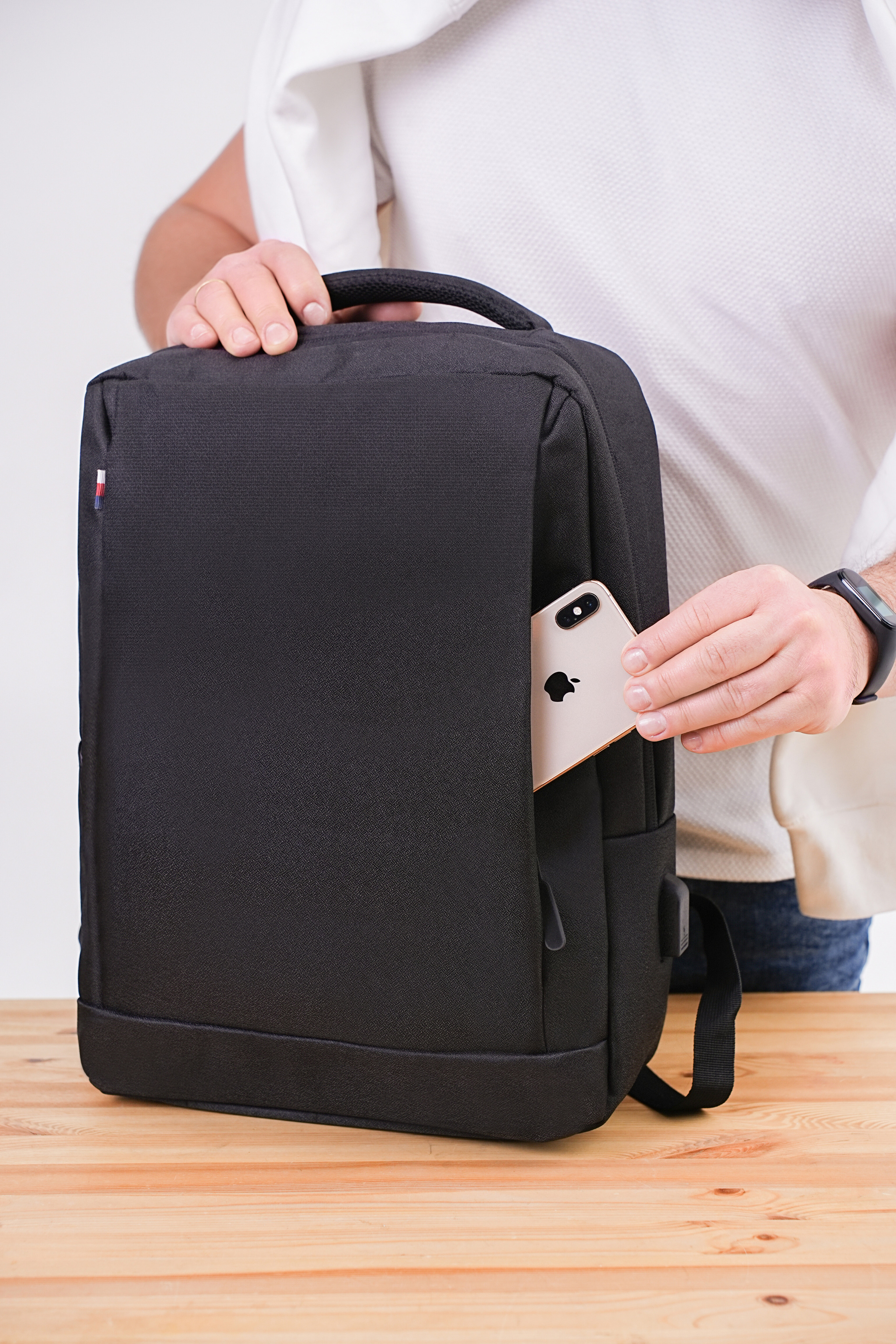 Фотосессия рюкзаков для Wildberries