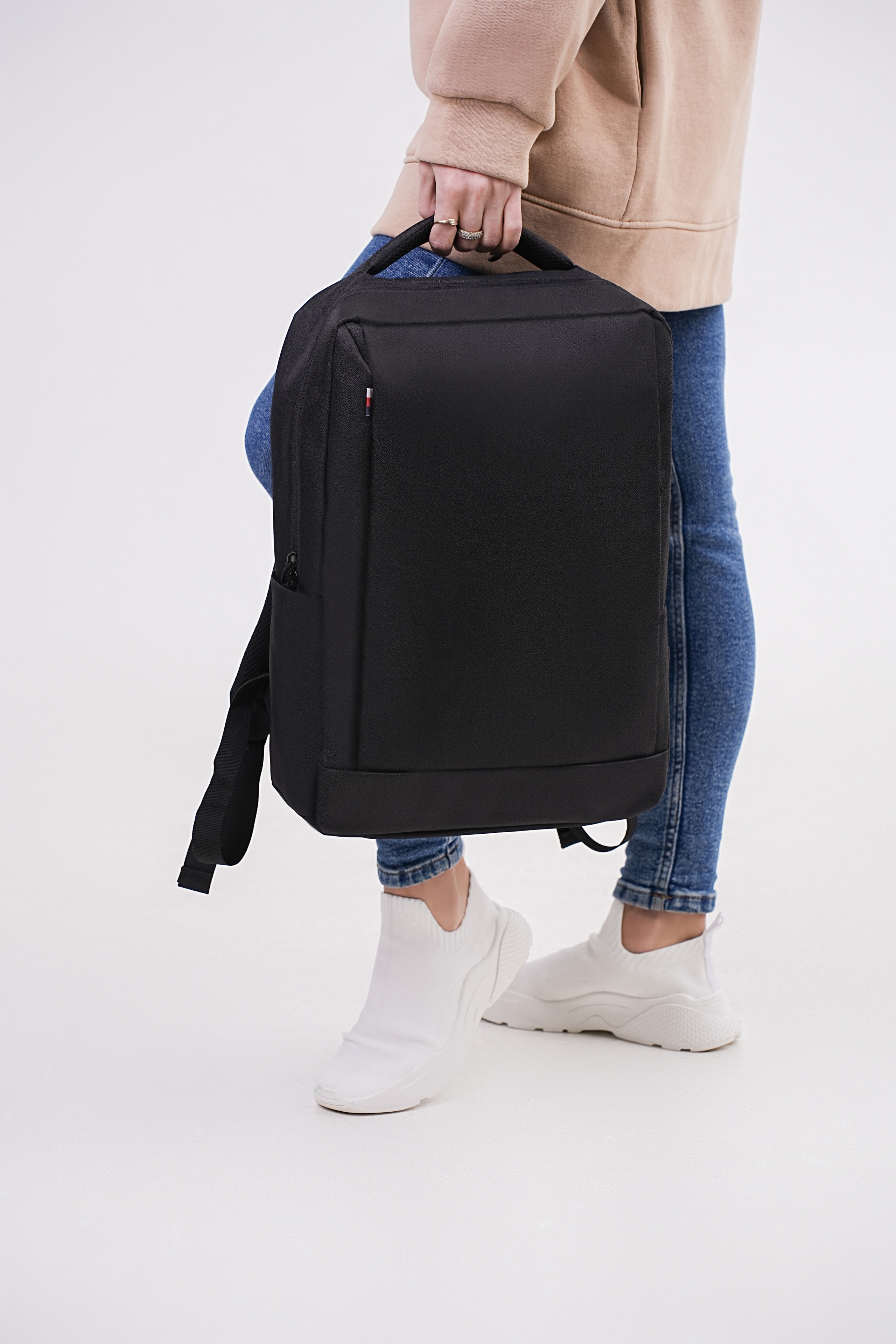 Фотосессия рюкзаков для Wildberries