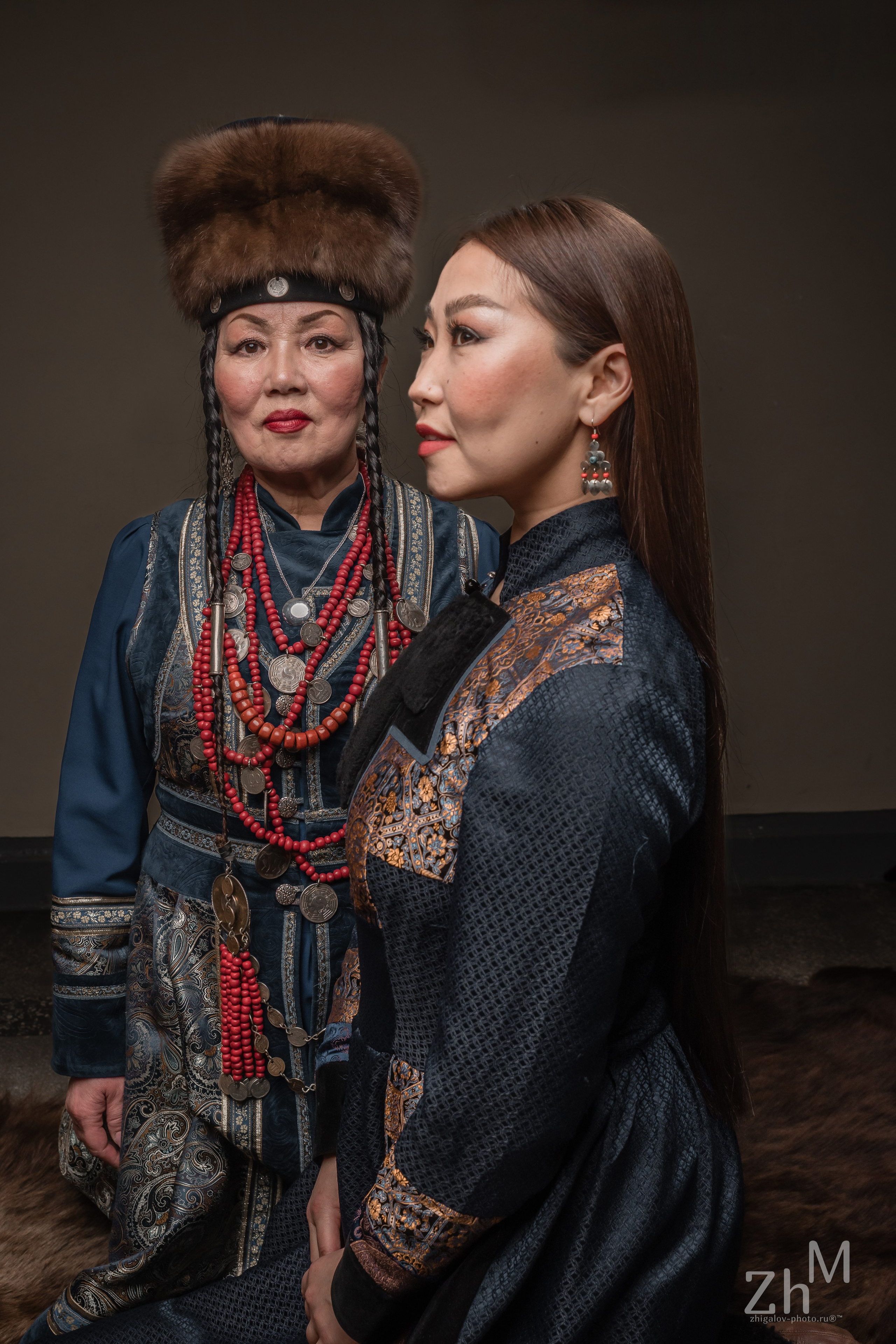 Съёмка в бурятских национальных костюмах. Семейный и свадебный фотограф в Иркутске Максим Жигалов