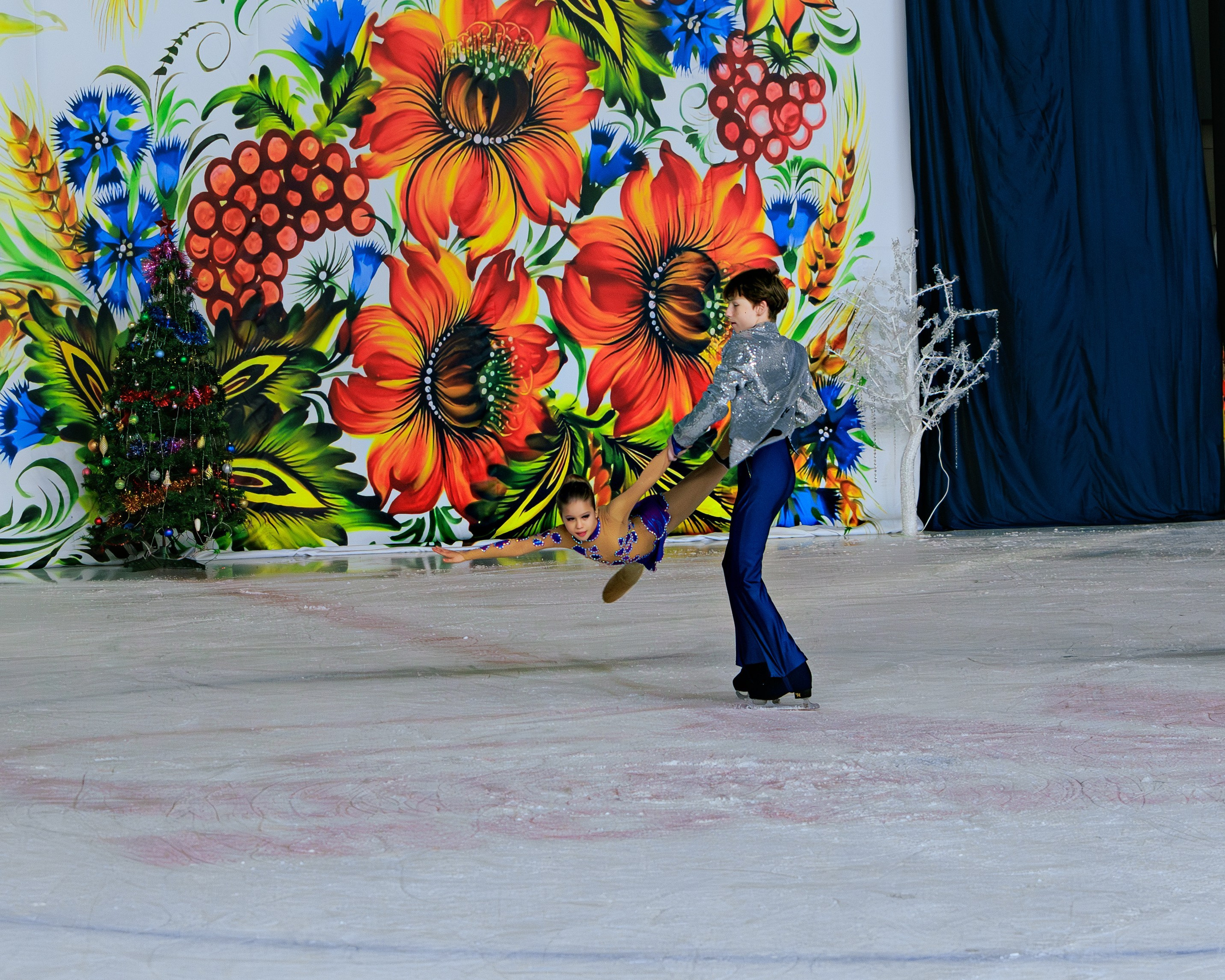 Детский театр на льду «АЛЕКО». Выпускные альбомы и школьный фотограф в Подольске, Троицке, Щербинке, Москве и Московской области