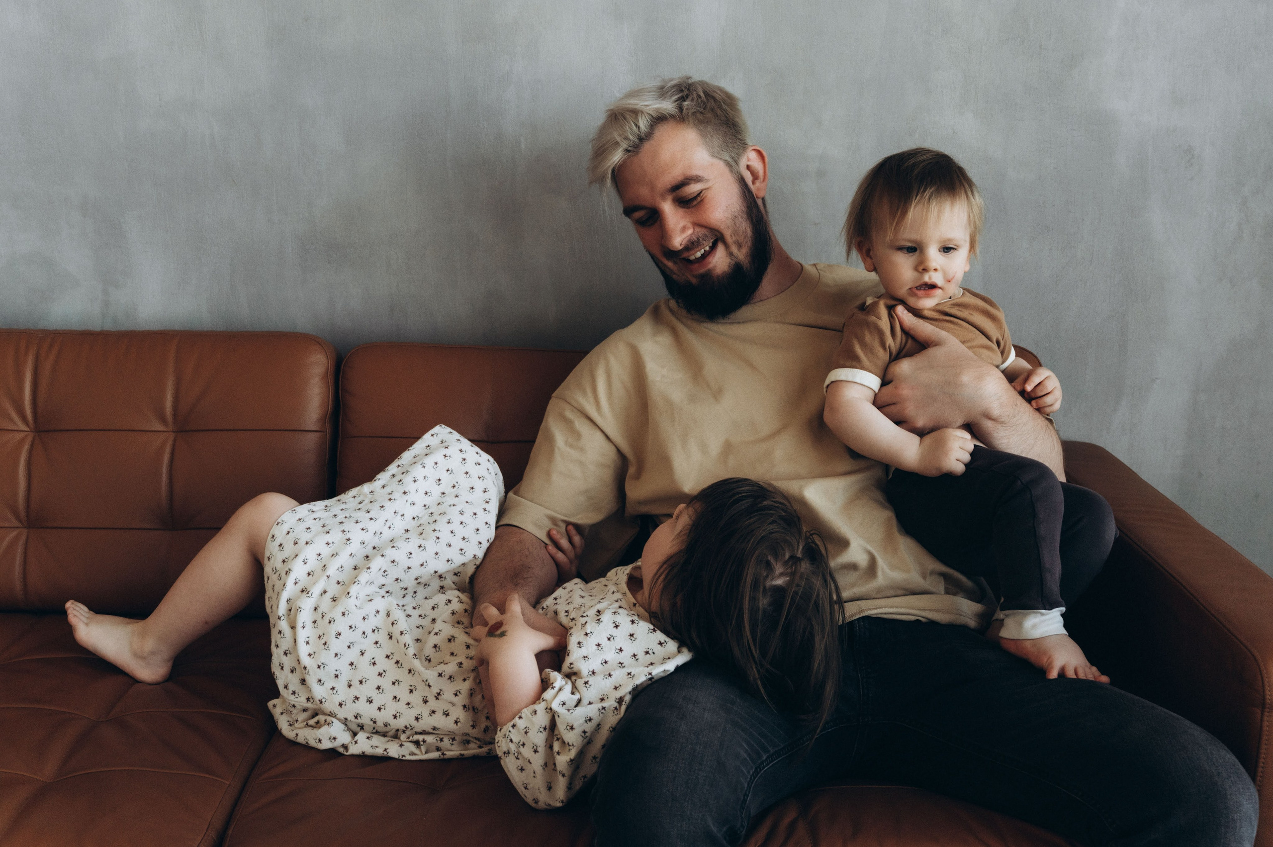 Семейная съемка. Профессиональный фотограф беременности в СПБ. Стильные фотосессии беременности в стиле минимализм и классическая фотография