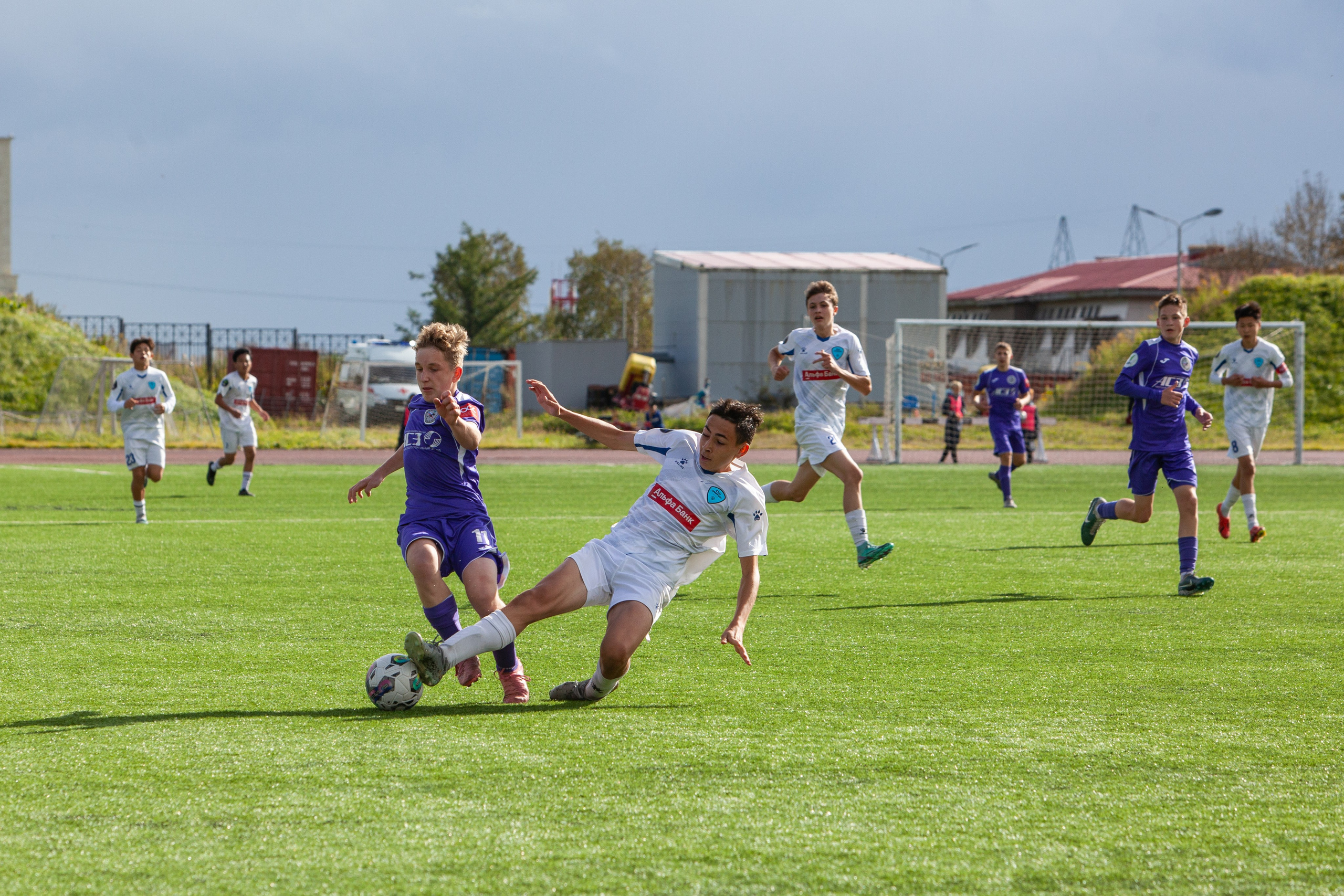 Матч юношеской футбольной лиги между командами СШ «Сахалин» и «СШОР № 1» (Комсомольск-на-Амуре). Кутузов Евгений Фотограф в Южно-Сахалинске
