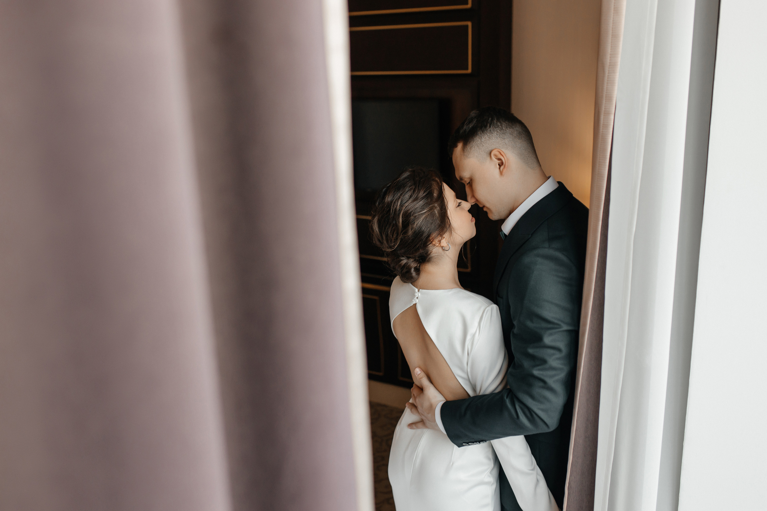 Портретные фотографии молодожёны свадебная фотосессия сборы невесты