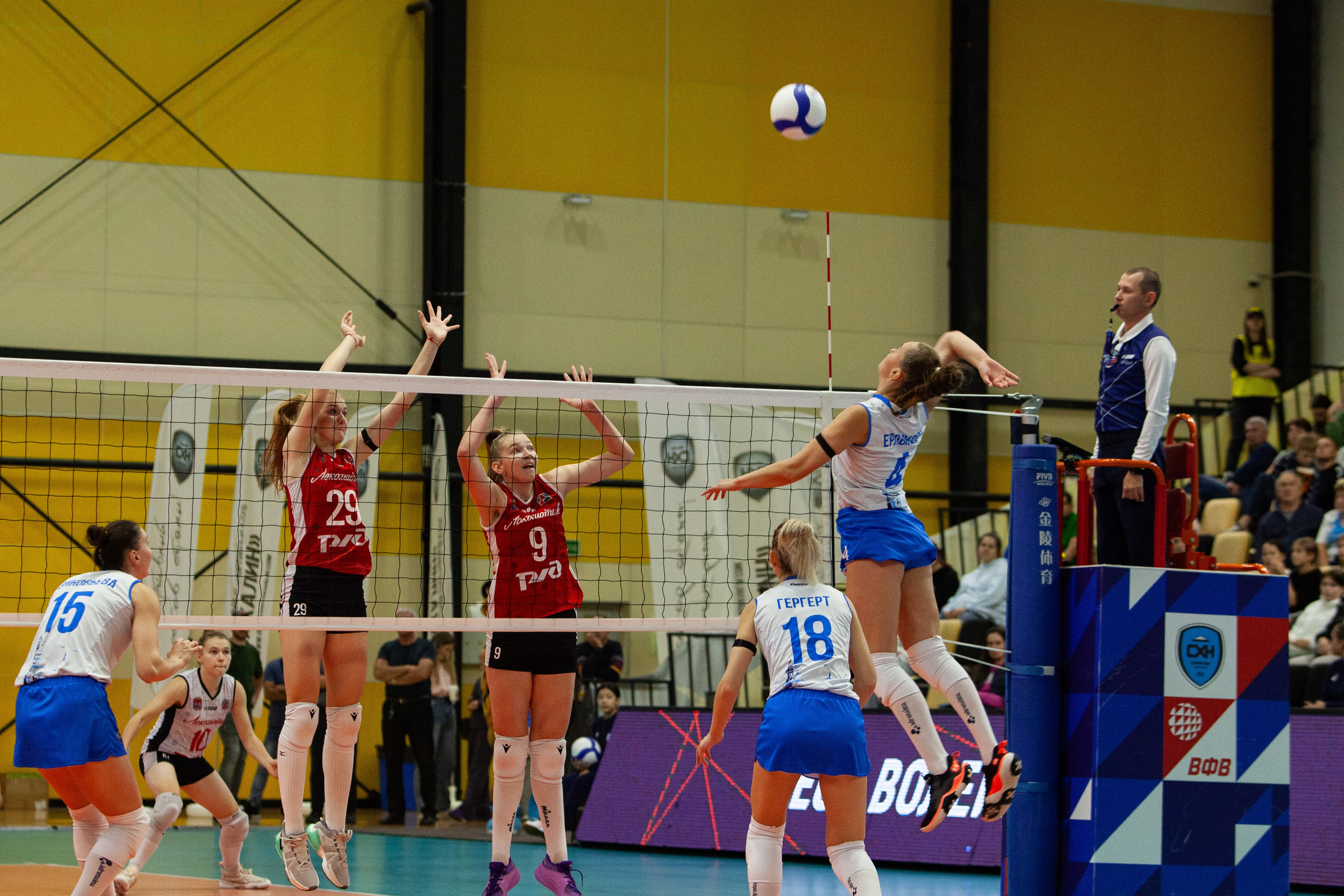 Один день из тура чемпионата России по волейболу. Кутузов Евгений Фотограф в Южно-Сахалинске