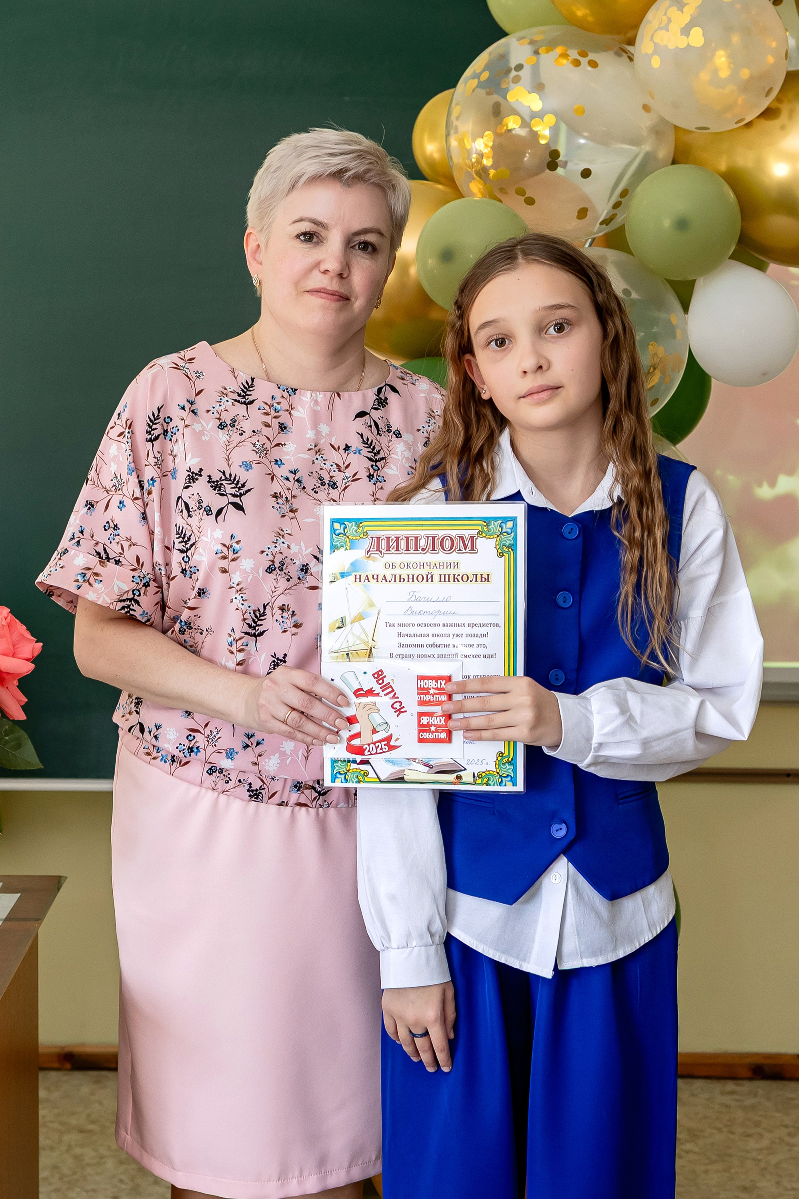 Выпускной в начальной школе в классе. Фотограф и видеограф Москва. Свадебный фотограф, видеограф. Выпускные альбомы. Оживающие альбомы