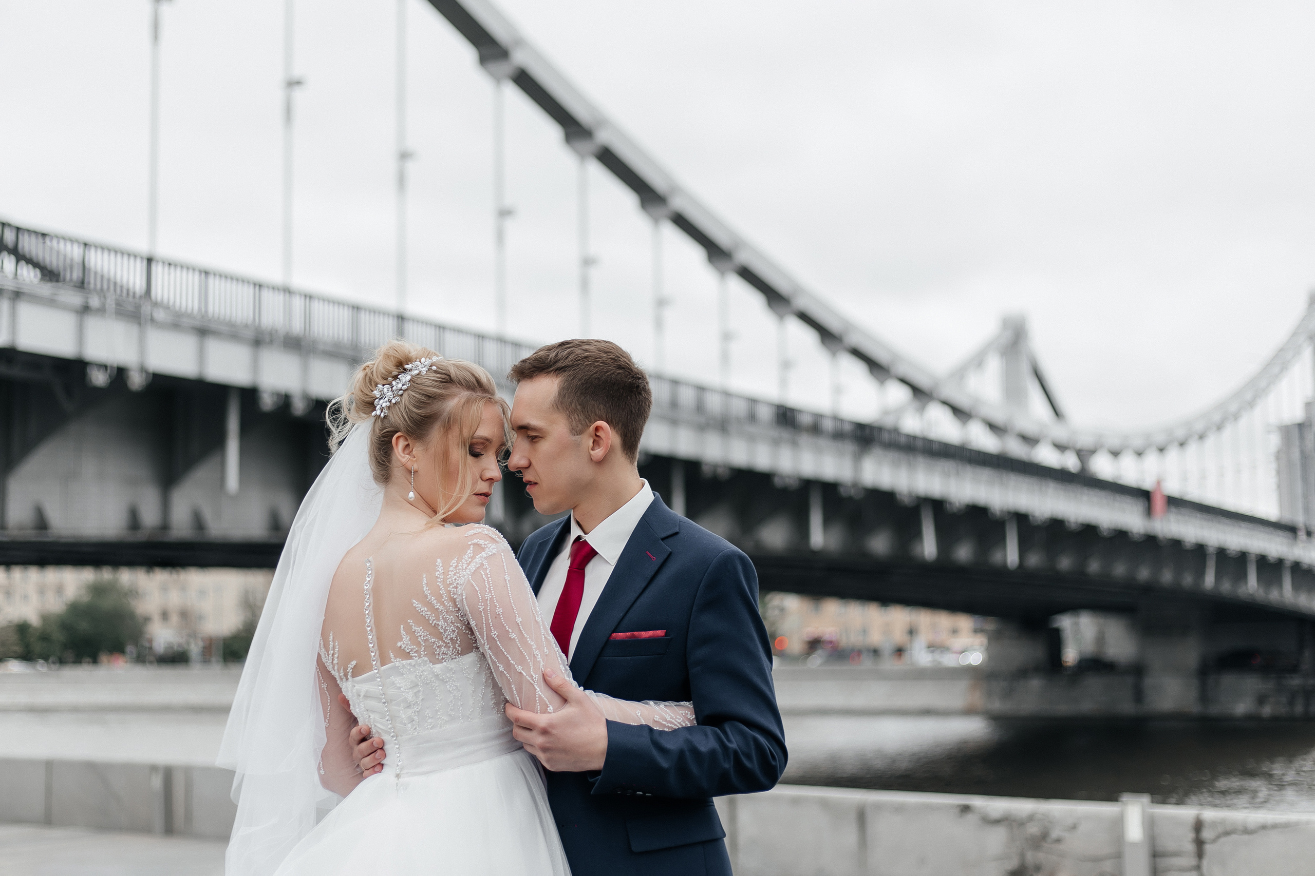Свадебная прогулка на Крымском мосту