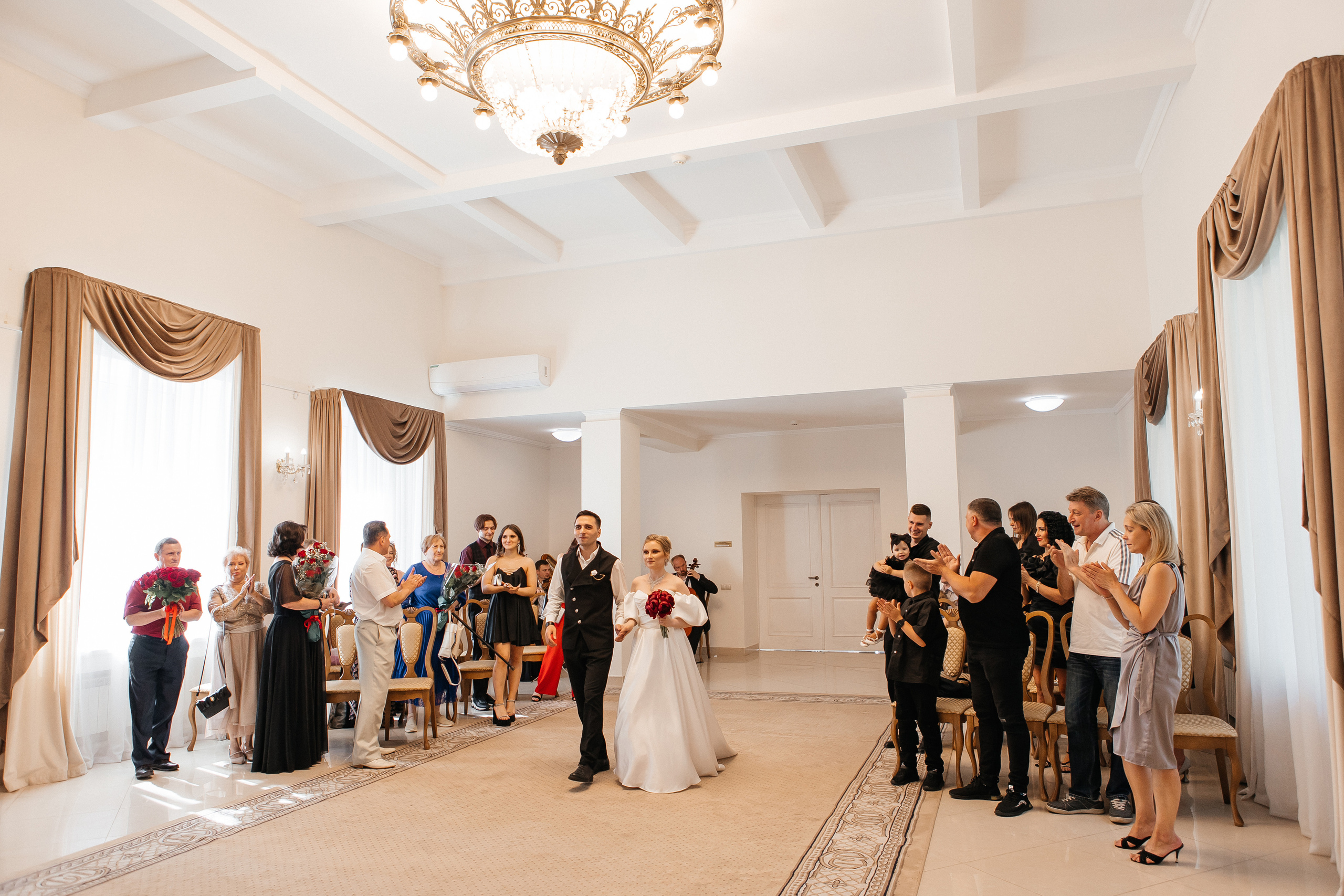 Регистрация брака во Дворце бракосочетания на ВДНХ. Свадебный фотограф в Москве Дарья Олендарёва