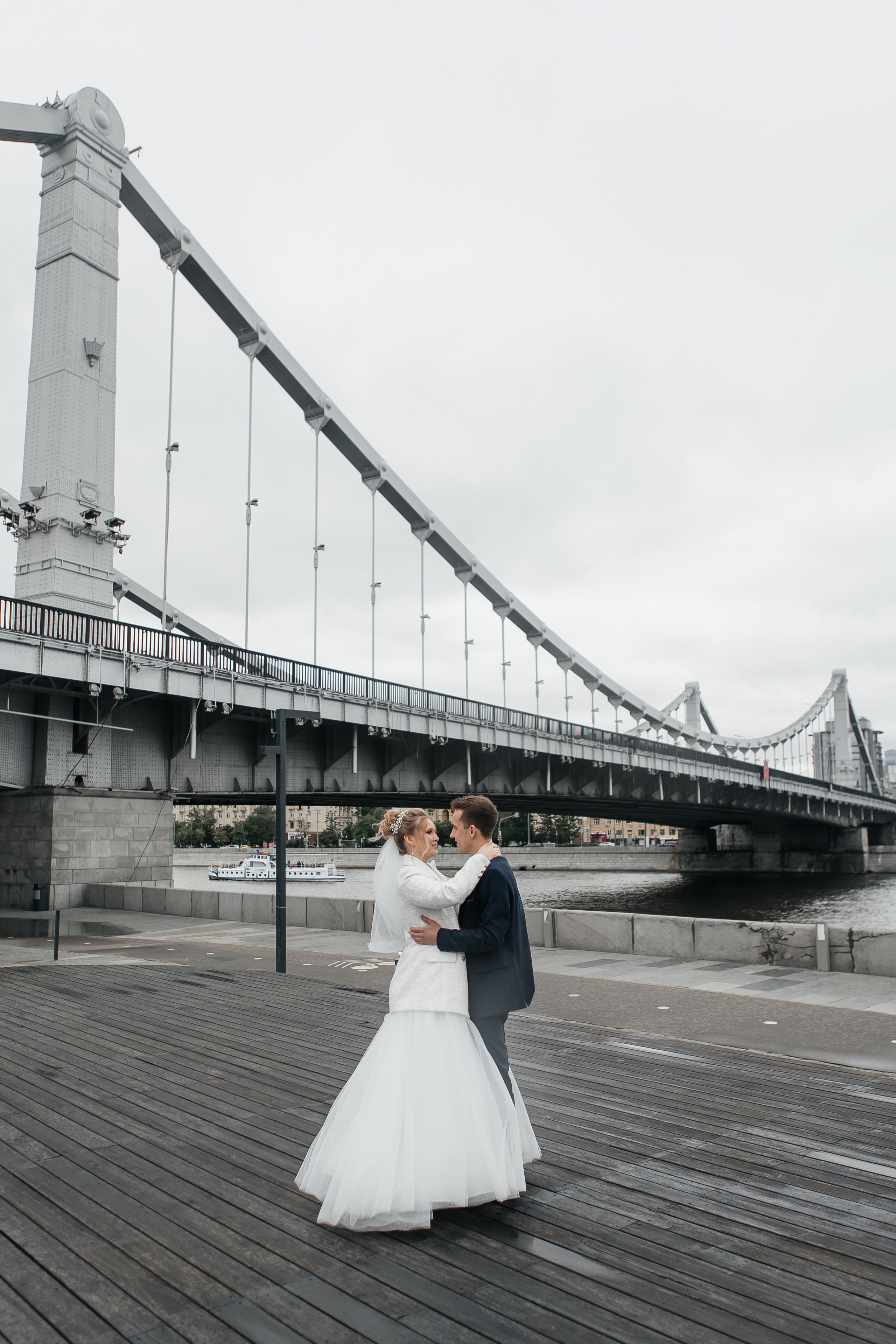 Свадебная прогулка на Крымском мосту