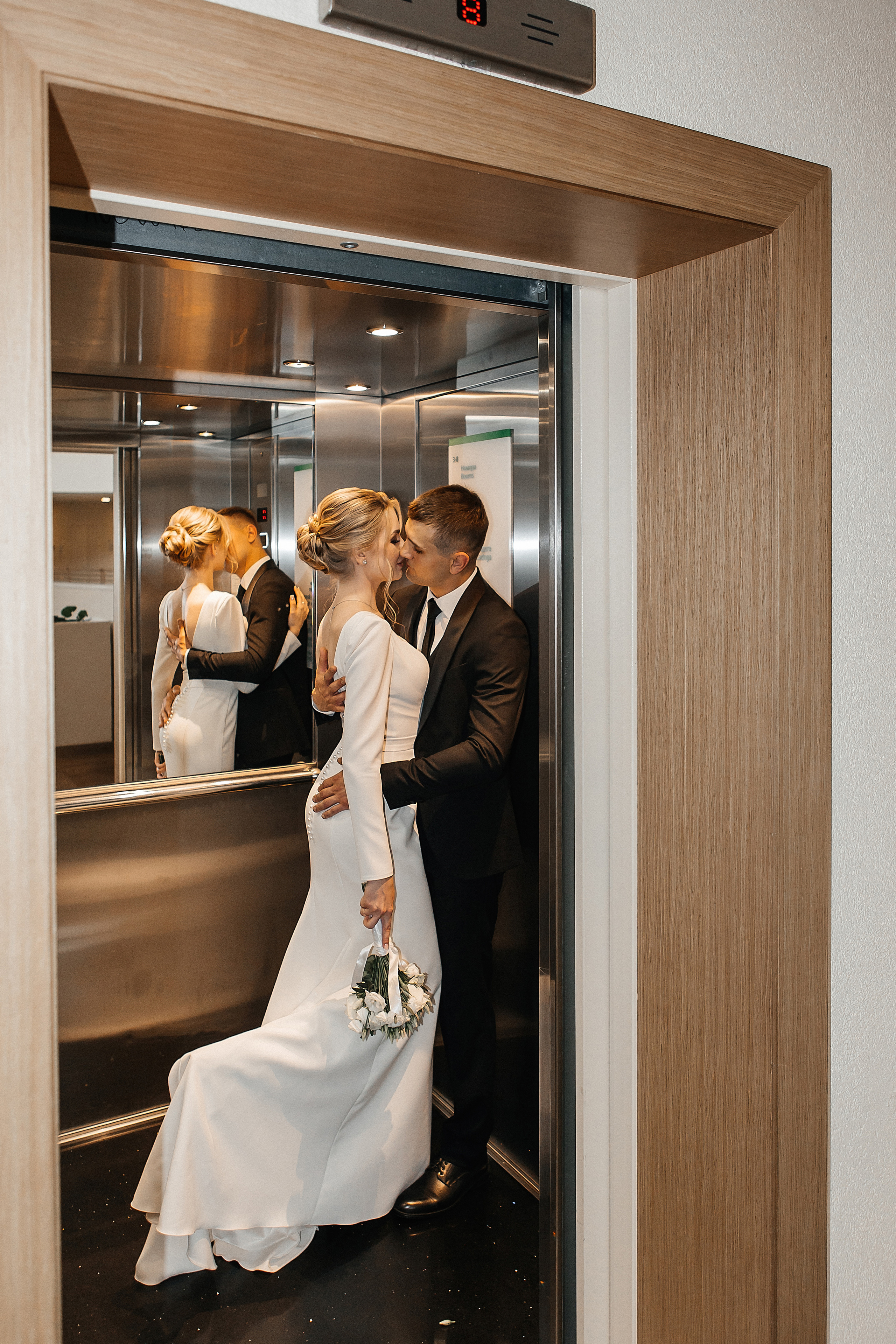 Свадебная фотосессия в отеле Holiday Inn Селигерская