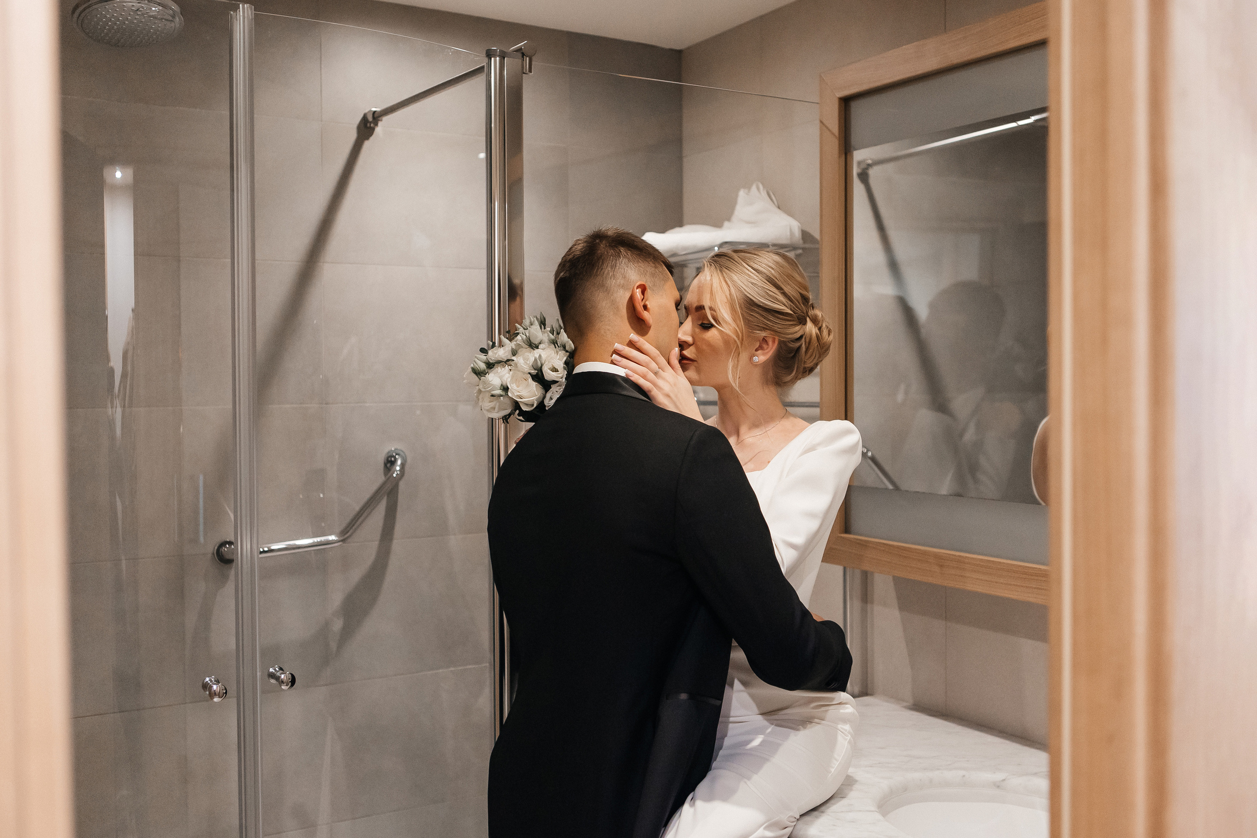 Свадебная фотосессия в отеле Holiday Inn Селигерская