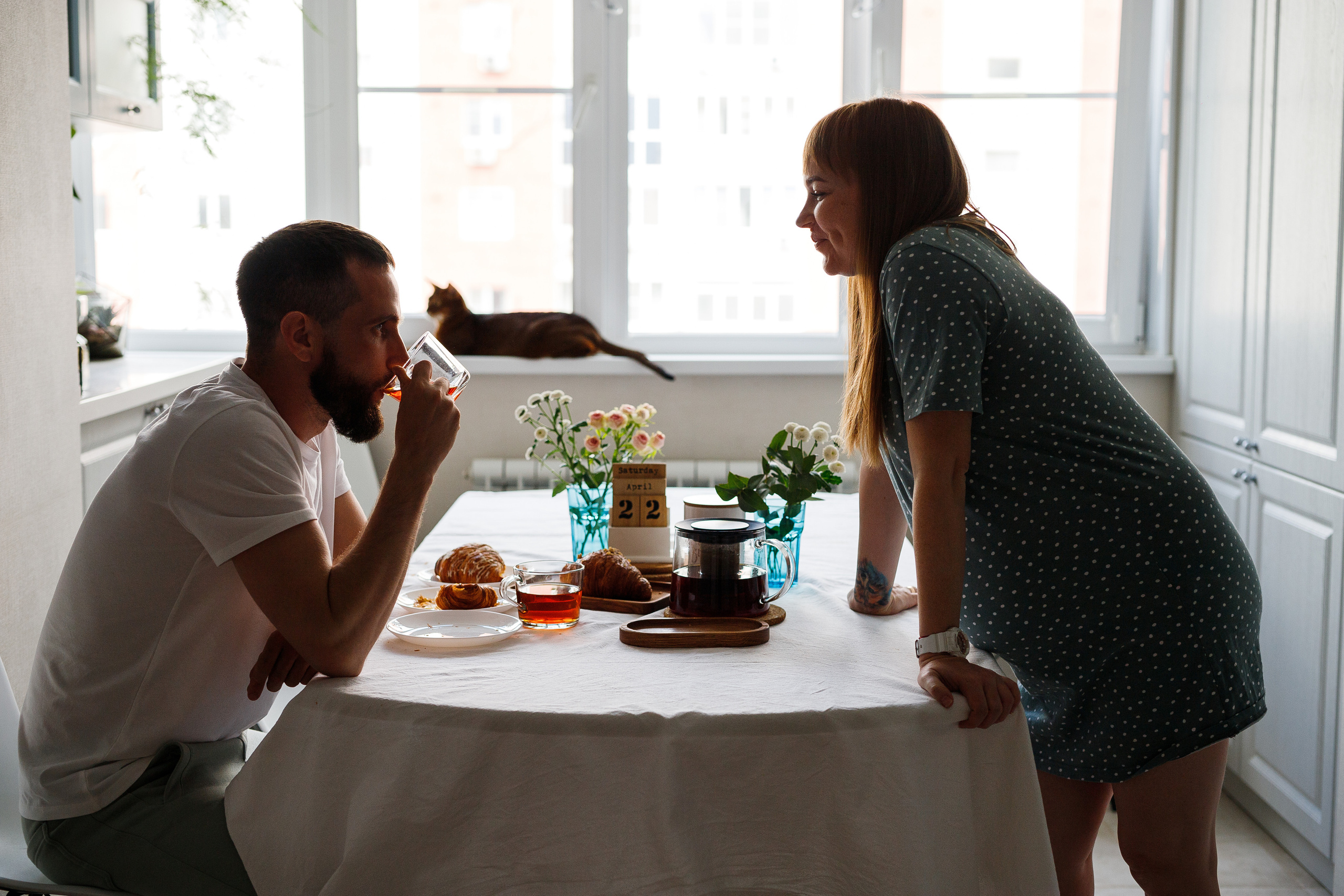 Семейная съемка дома в Астрахани, муж, беременная жена, ребенок.